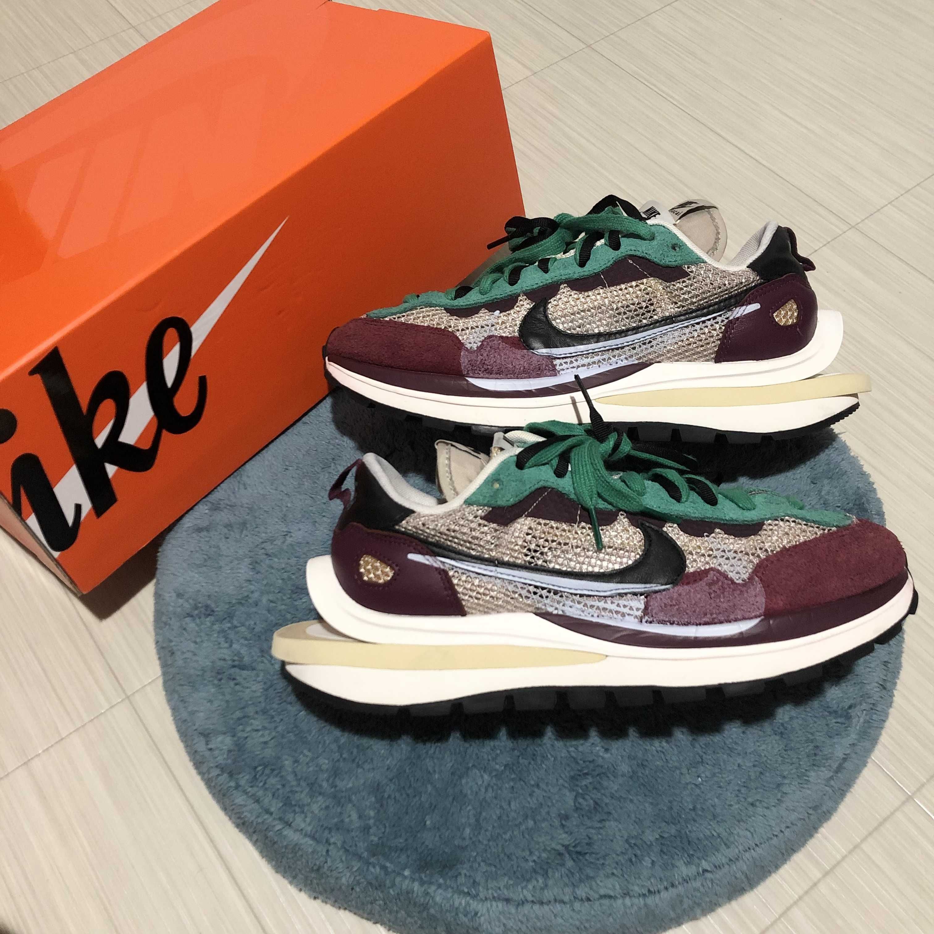 sacai × Nike Vapor Waffle "String/Red/Green"