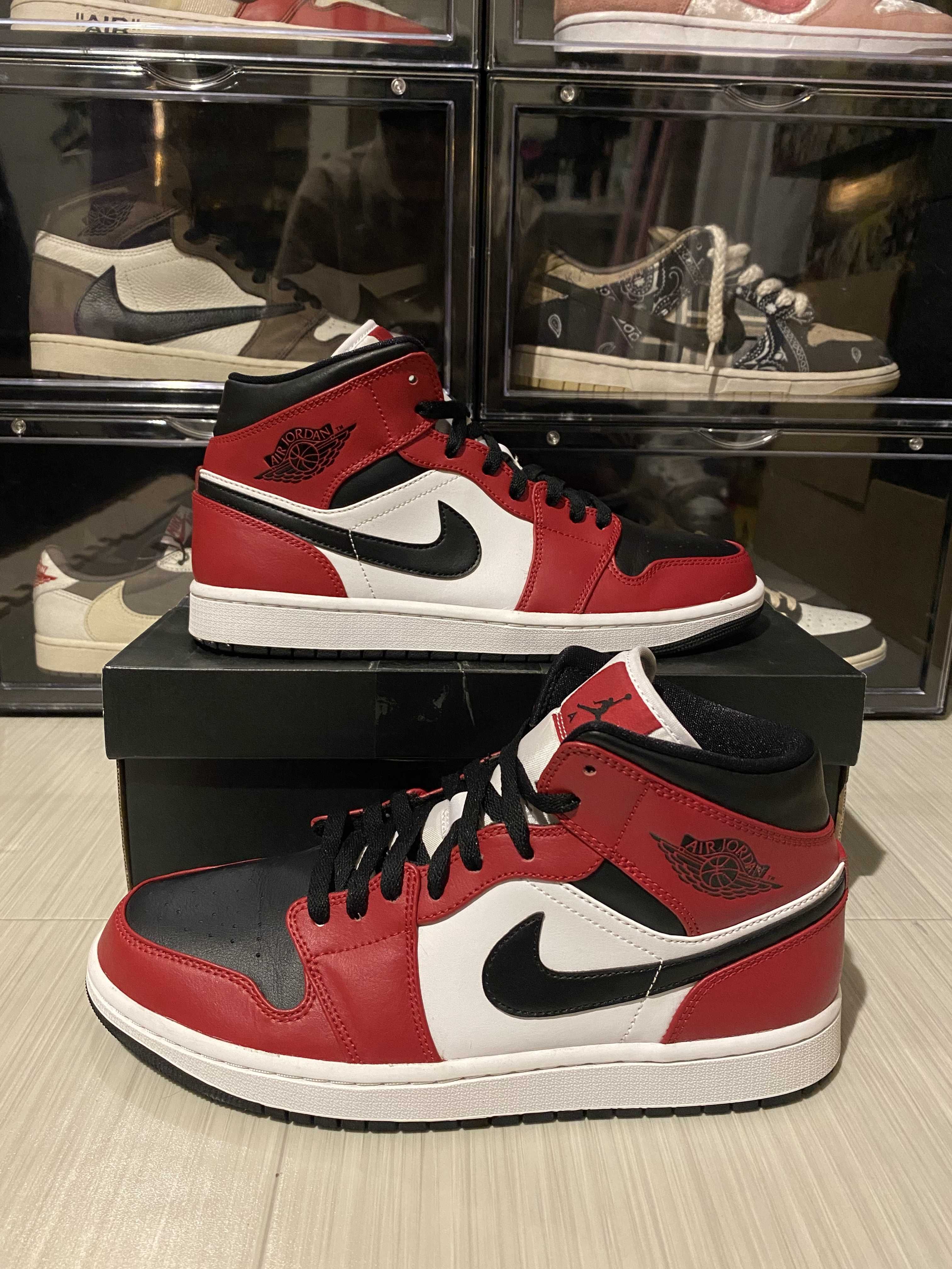 Nike Air Jordan 1 Mid "Chicago Black Toe"