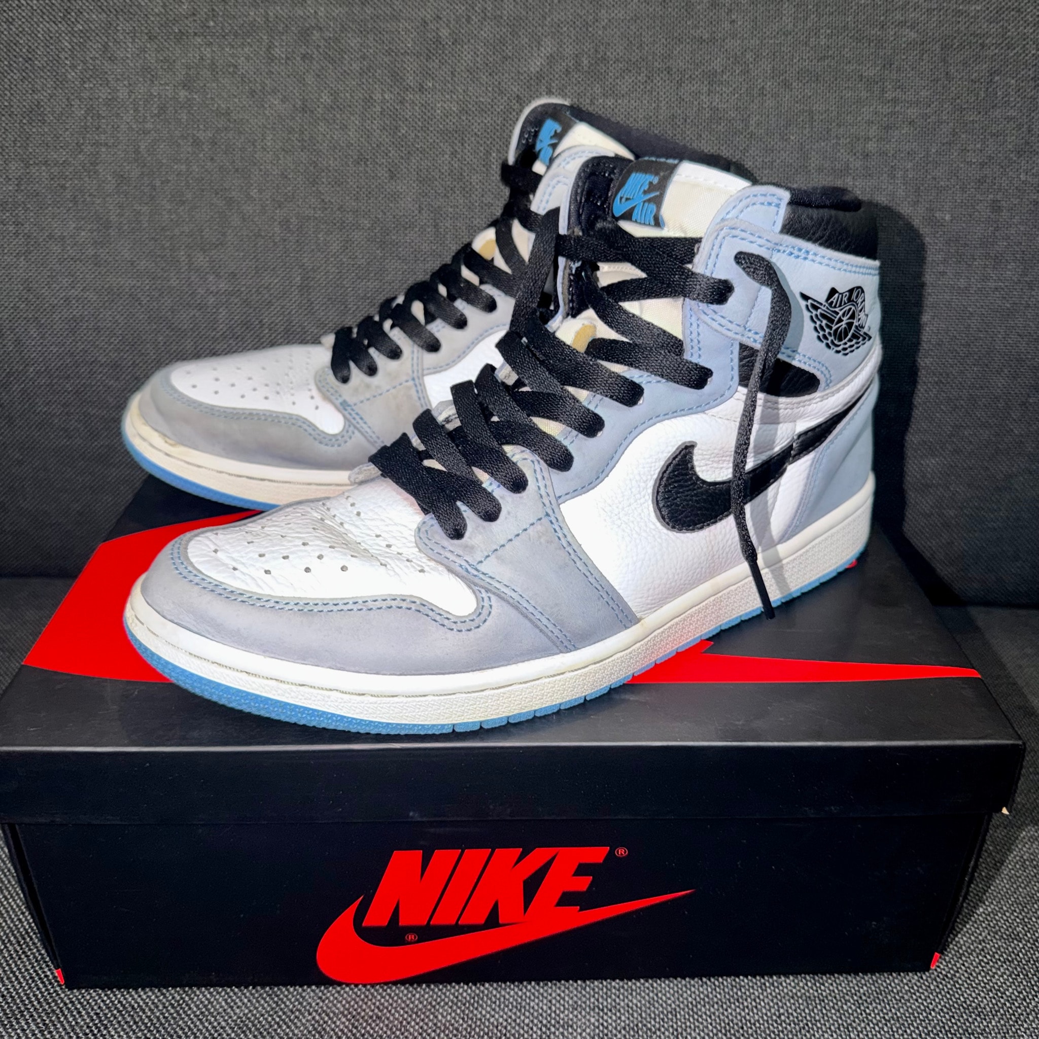 Nike Air Jordan 1 High OG "University Blue"
