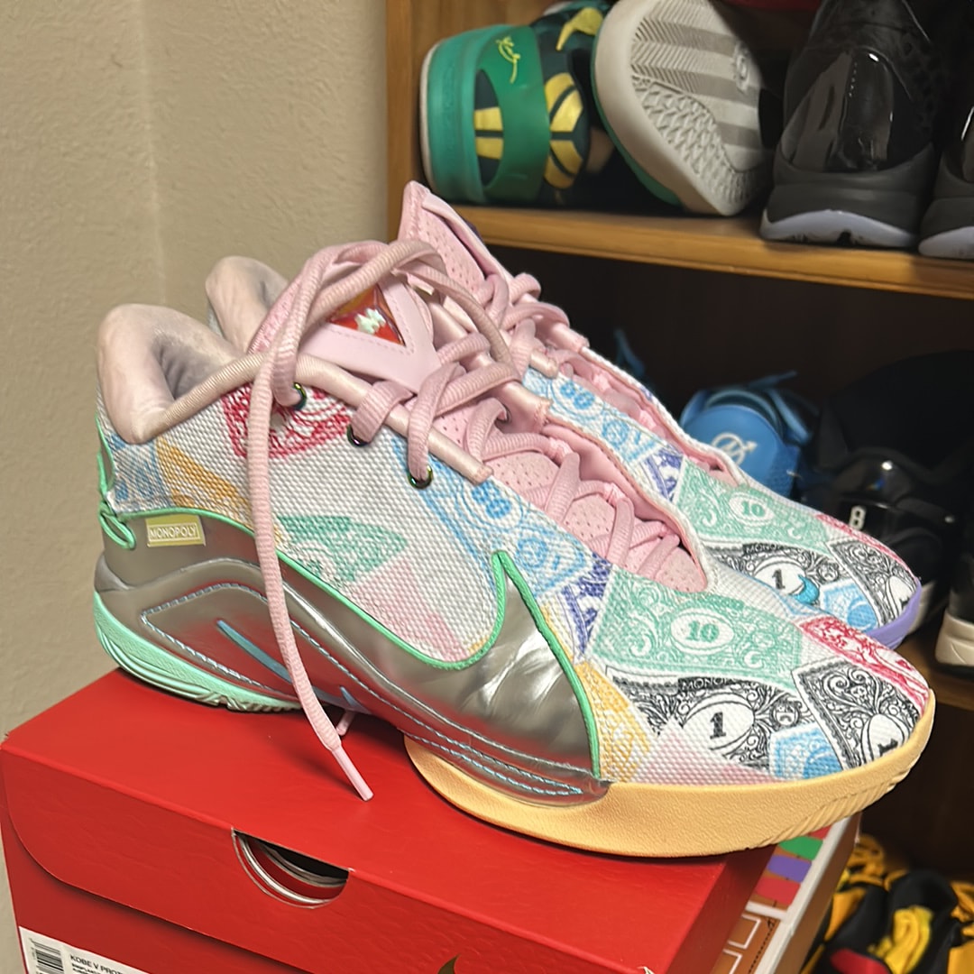 ナイキ レブロン22 "カレンシー" (FZ1099-100/FZ1098-100)