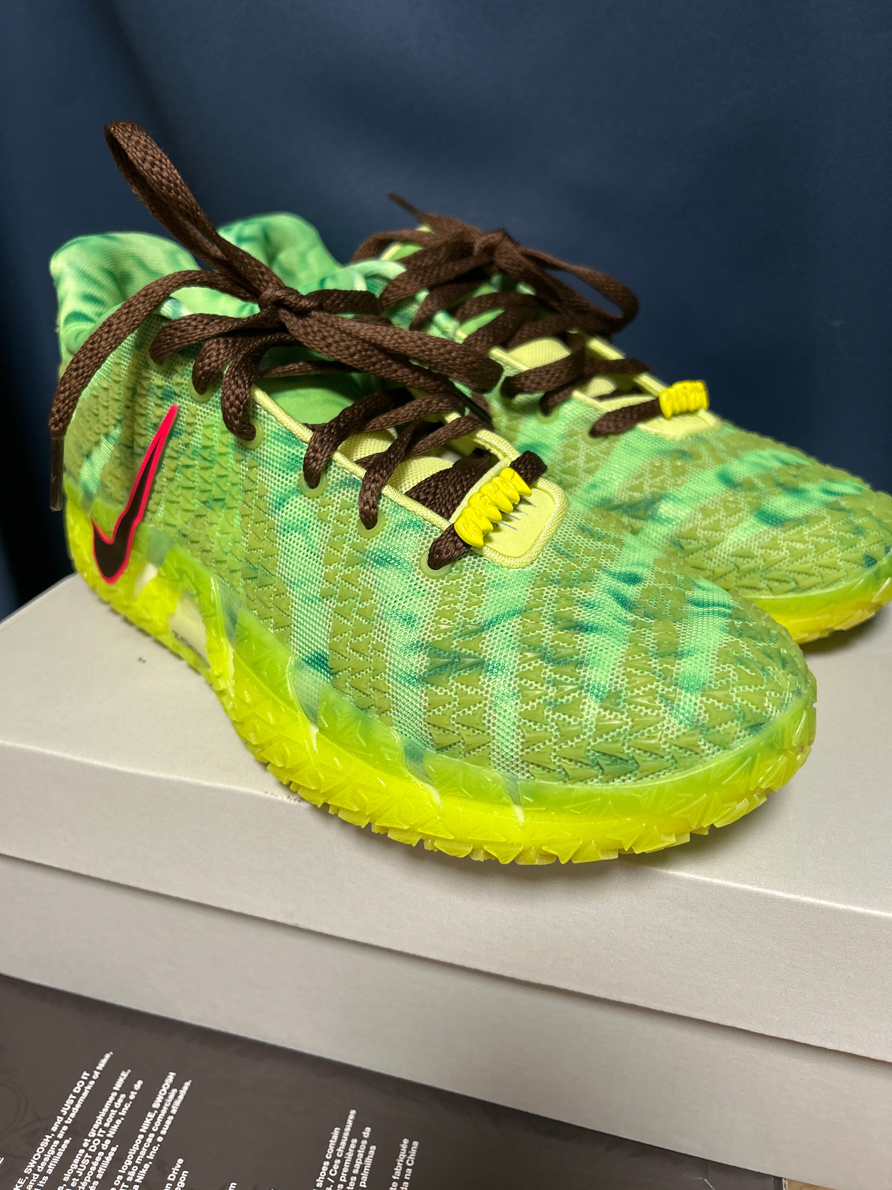 Nike Ja 3 "Spooky Season" (HV9924-700/HV9923-700)