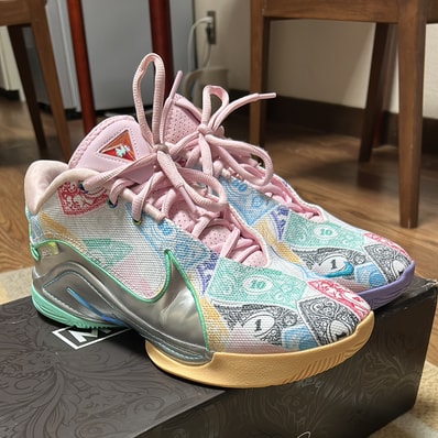 Nike LeBron 22 "Currency" (FZ1099-100/FZ1098-100)