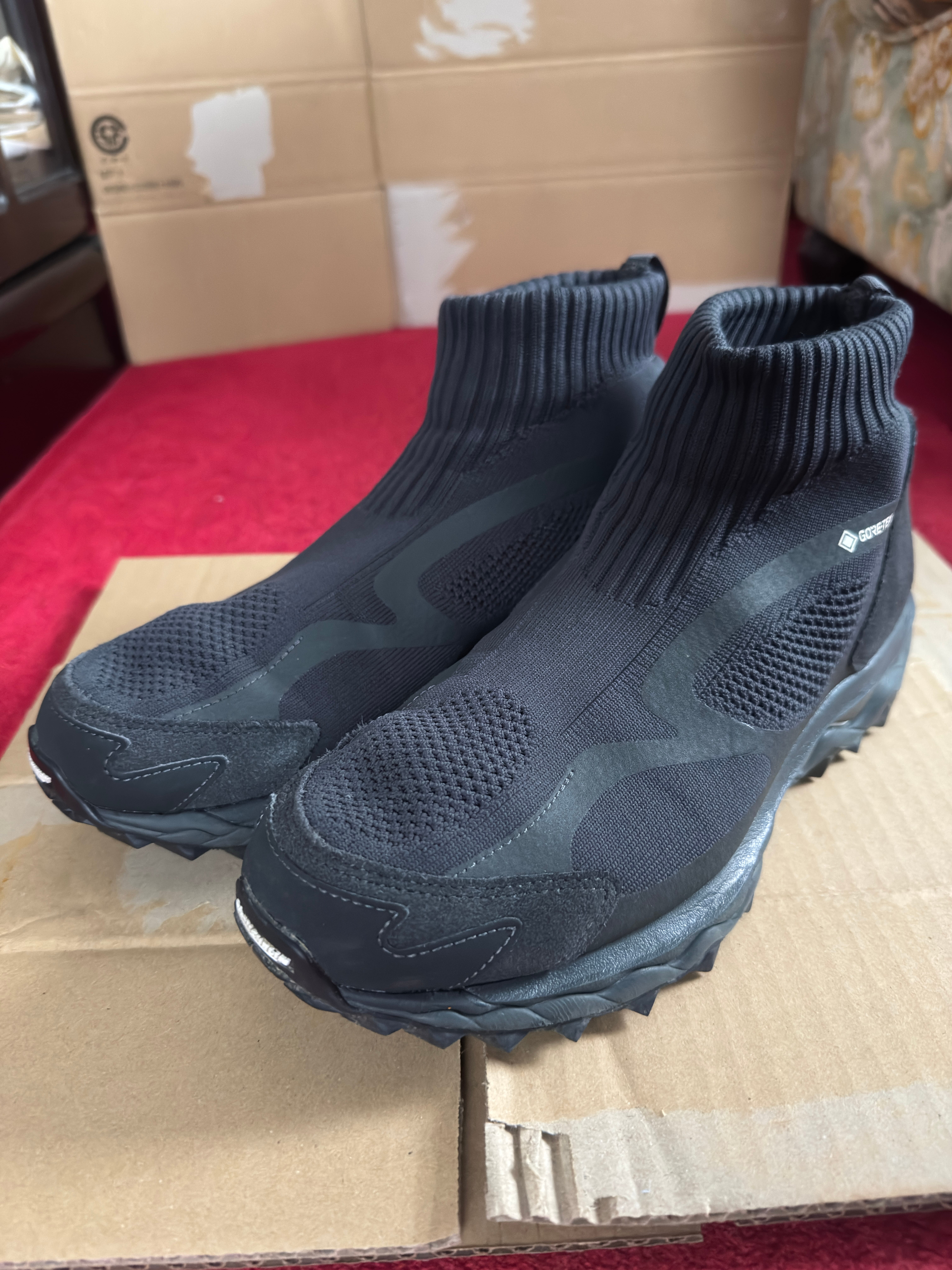 ノンネイティブ × ミズノ ウェーブ ムジン TL ミッド ゴアテックス "ブラック"