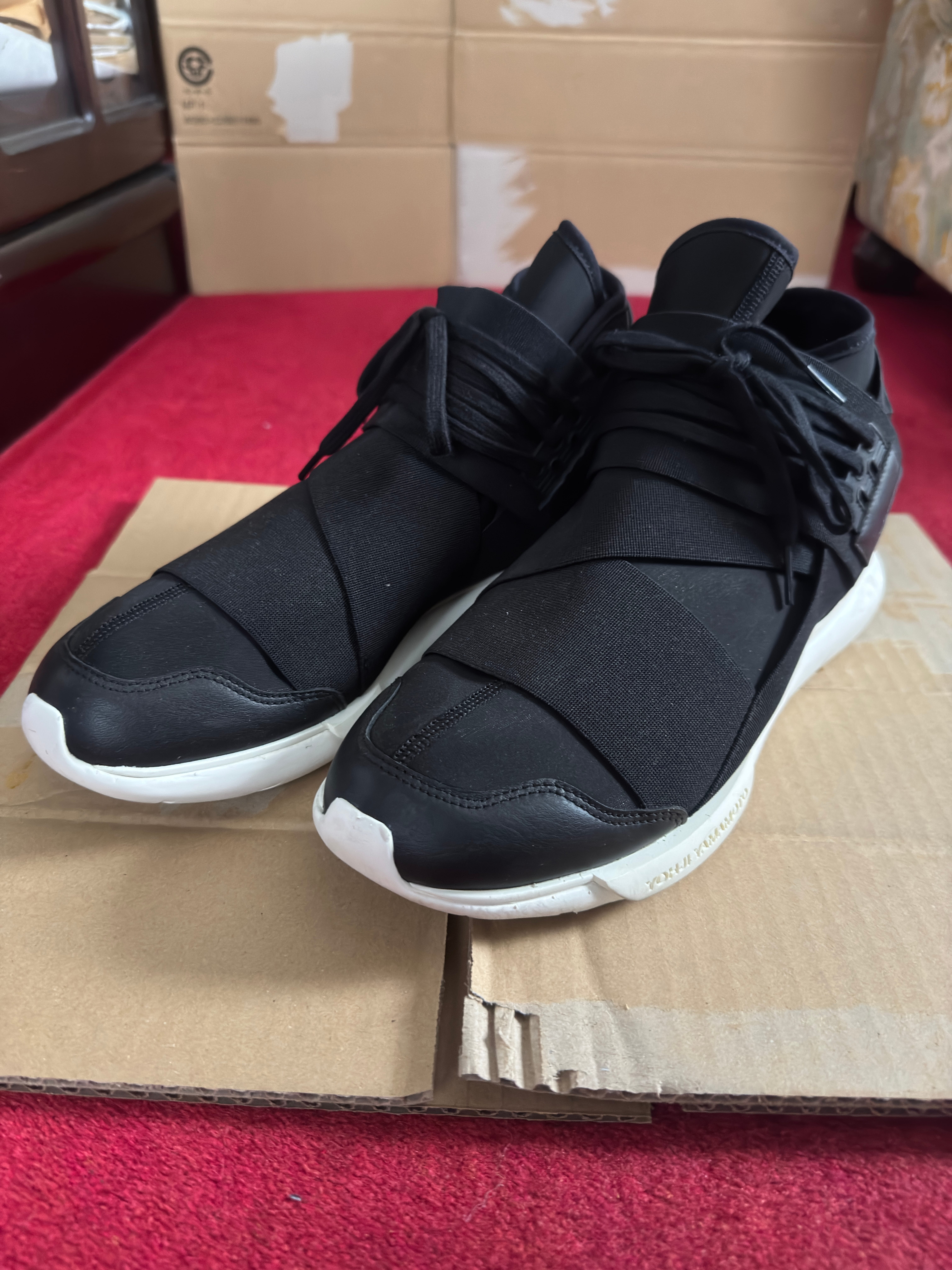 アディダス ワイスリー カーサ ハイ "ブラック/ブラック/フットウェア ホワイト"