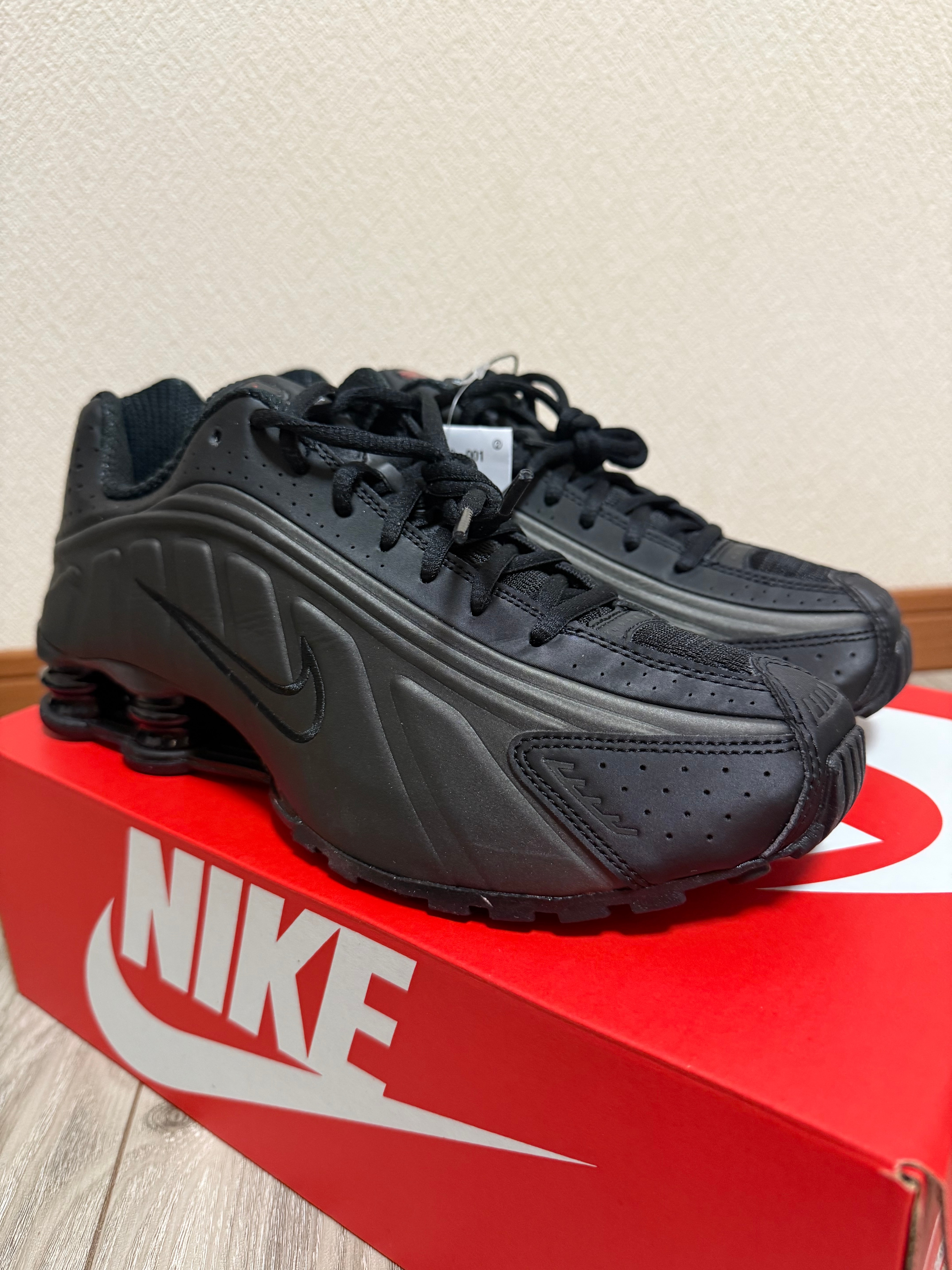 Nike Shox R4 "Black/Bright Crimson"