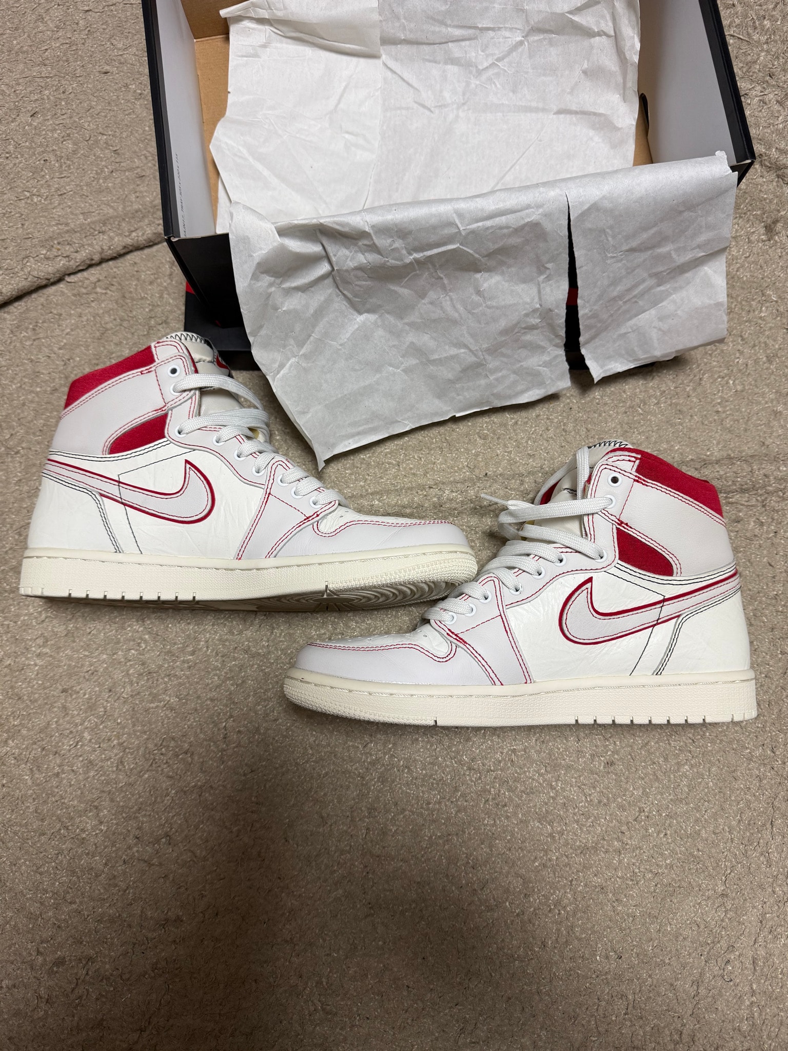 Nike Air Jordan 1 Retro High OG "Sail/University Red"