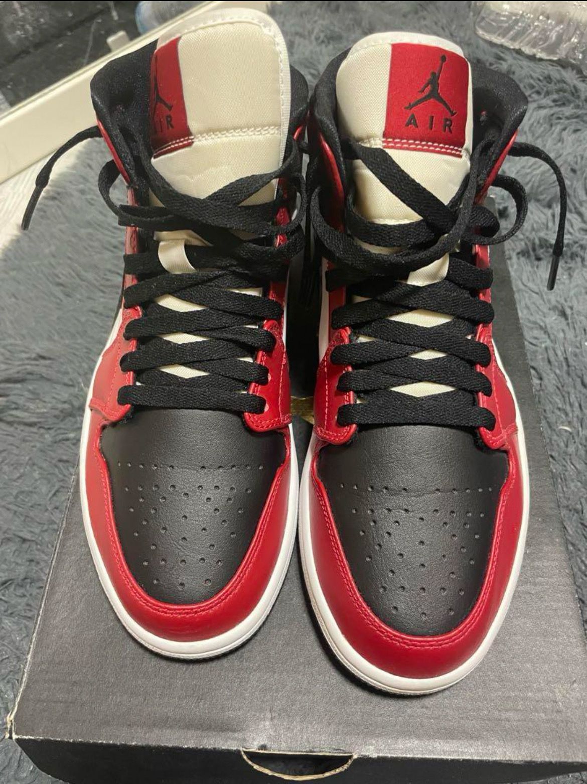 Nike Air Jordan 1 Mid "Chicago Black Toe"