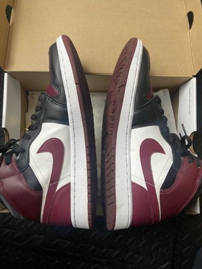 NIKE Women's AIR JORDAN 1 MID "DARK BEETROOT"