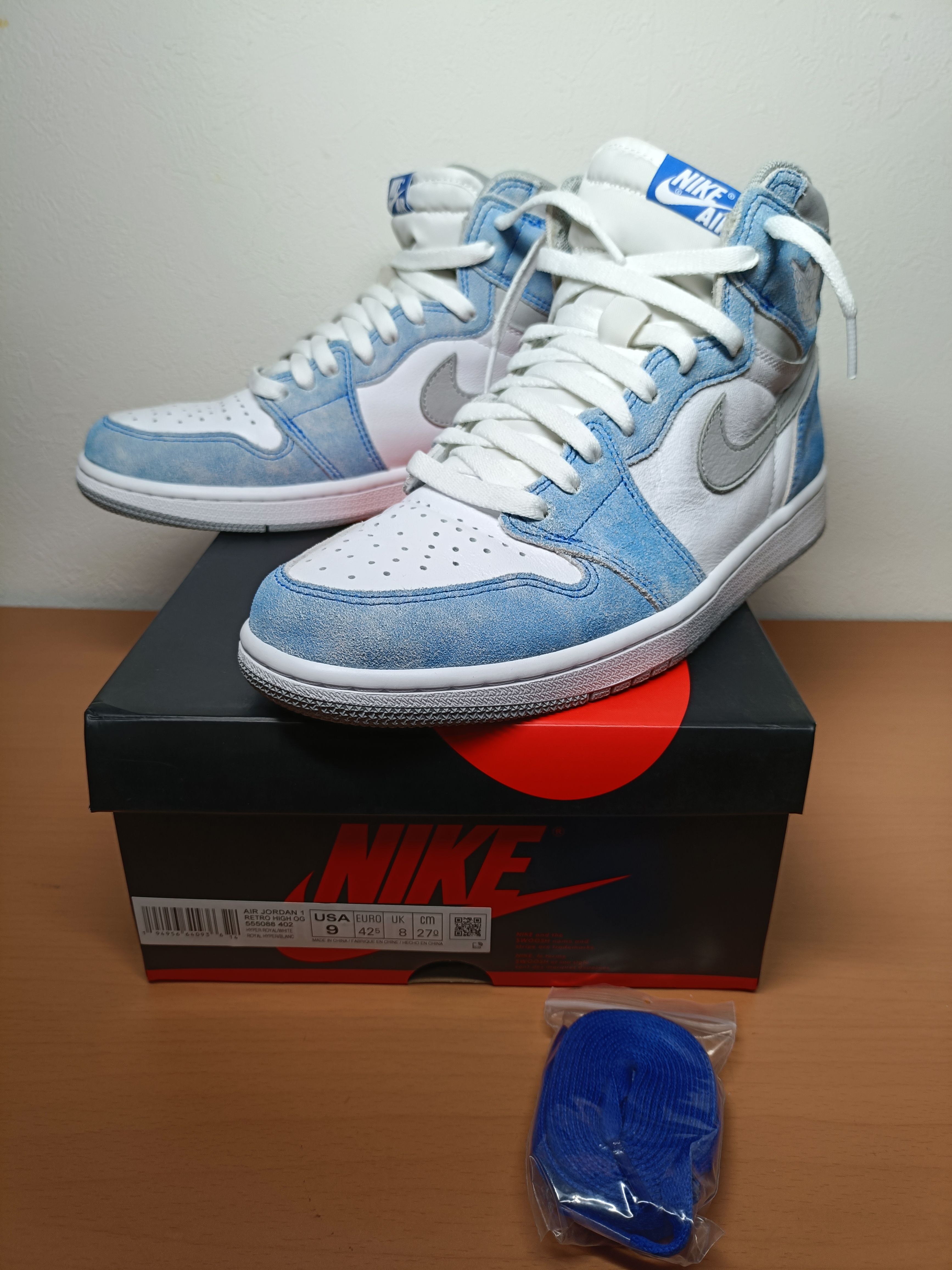 Nike Air Jordan 1 High OG "Hyper Royal"