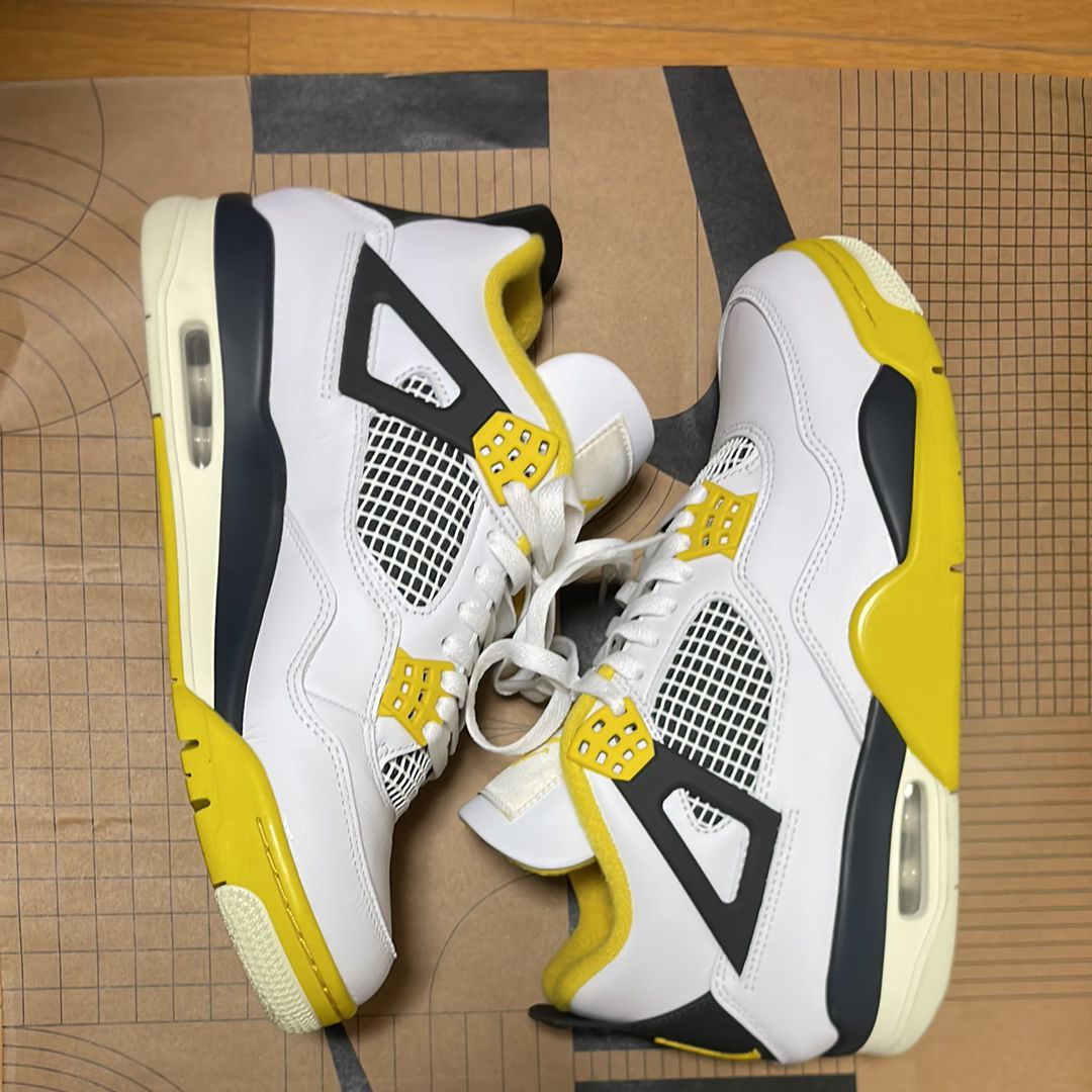 Nike Women's Air Jordan 4 Retro "Vivid Sulfur"