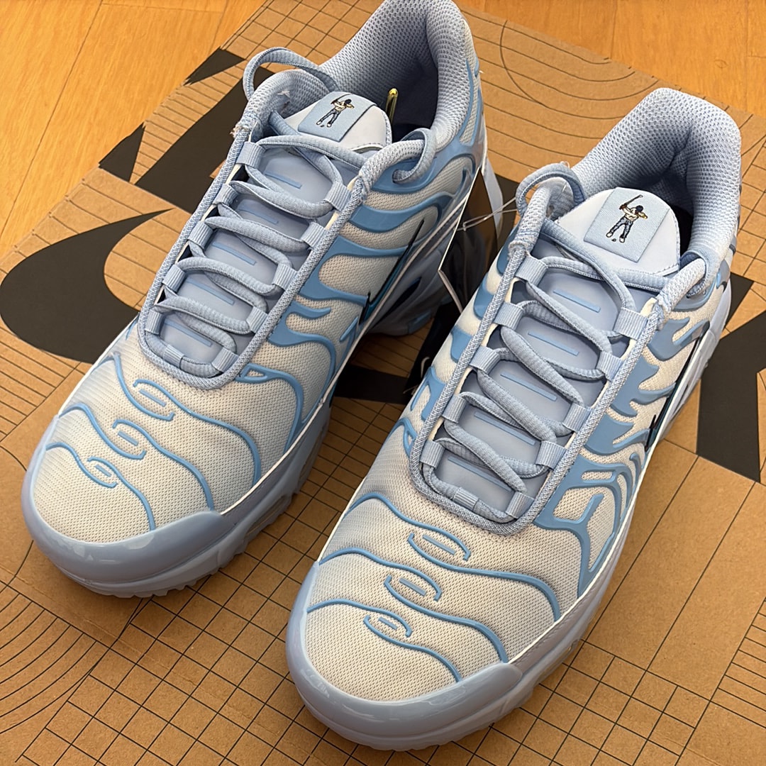 イーストサイドゴルフ × ナイキ エアマックス プラス ゴルフ NRG "アルミニウム/ユニバーシティブルー"