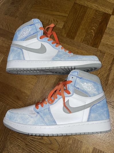 Nike Air Jordan 1 High OG "Hyper Royal"