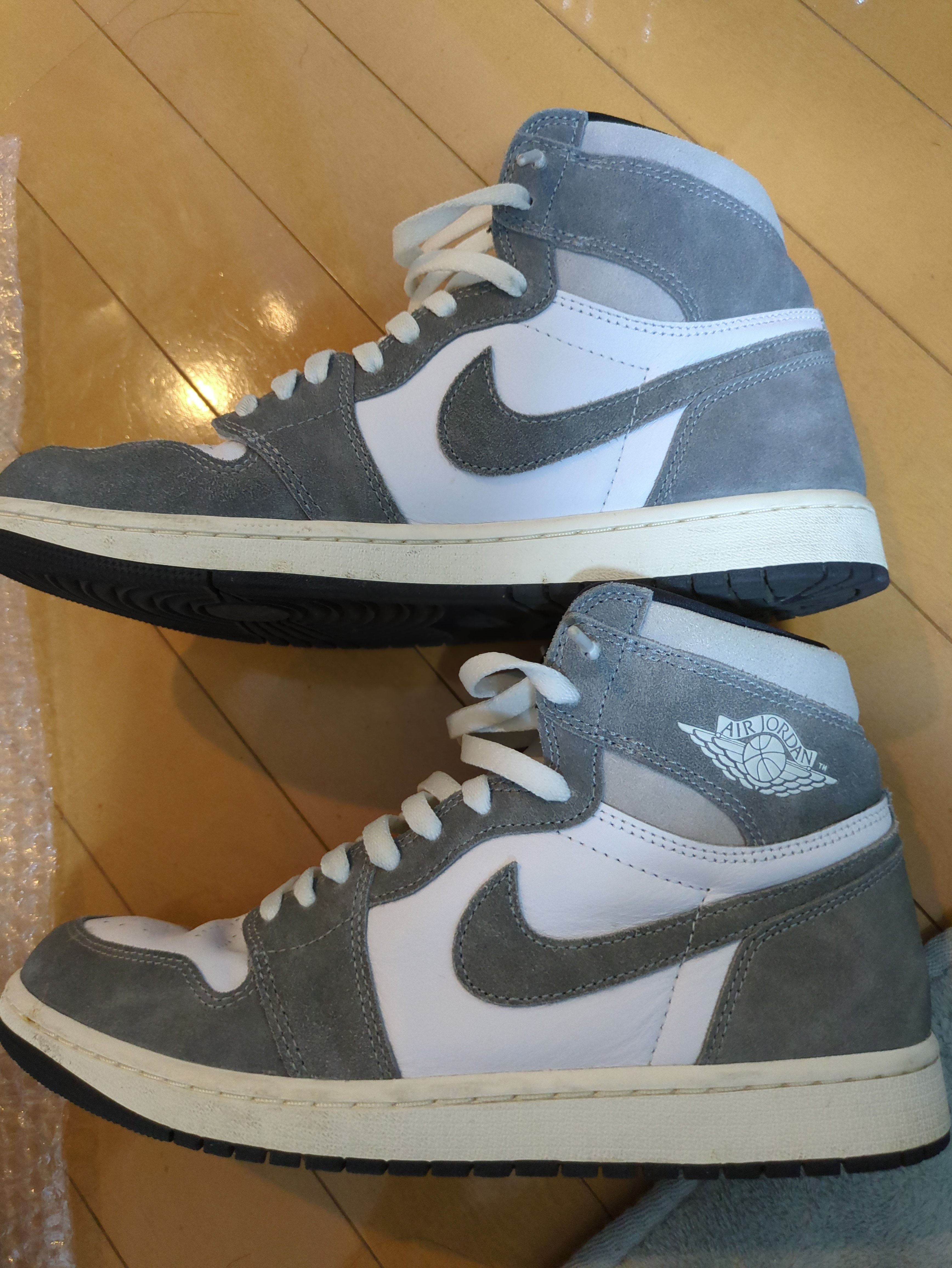 Nike Air Jordan 1 Retro High OG "Black and Smoke Grey"