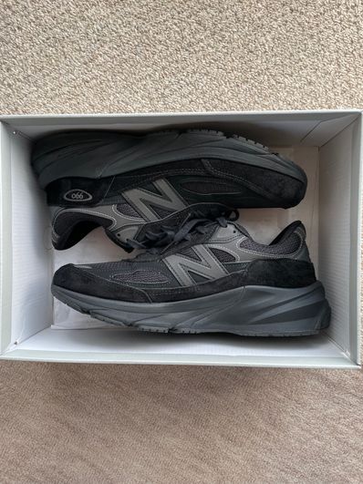 New Balance 990V6 "Triple Black"
