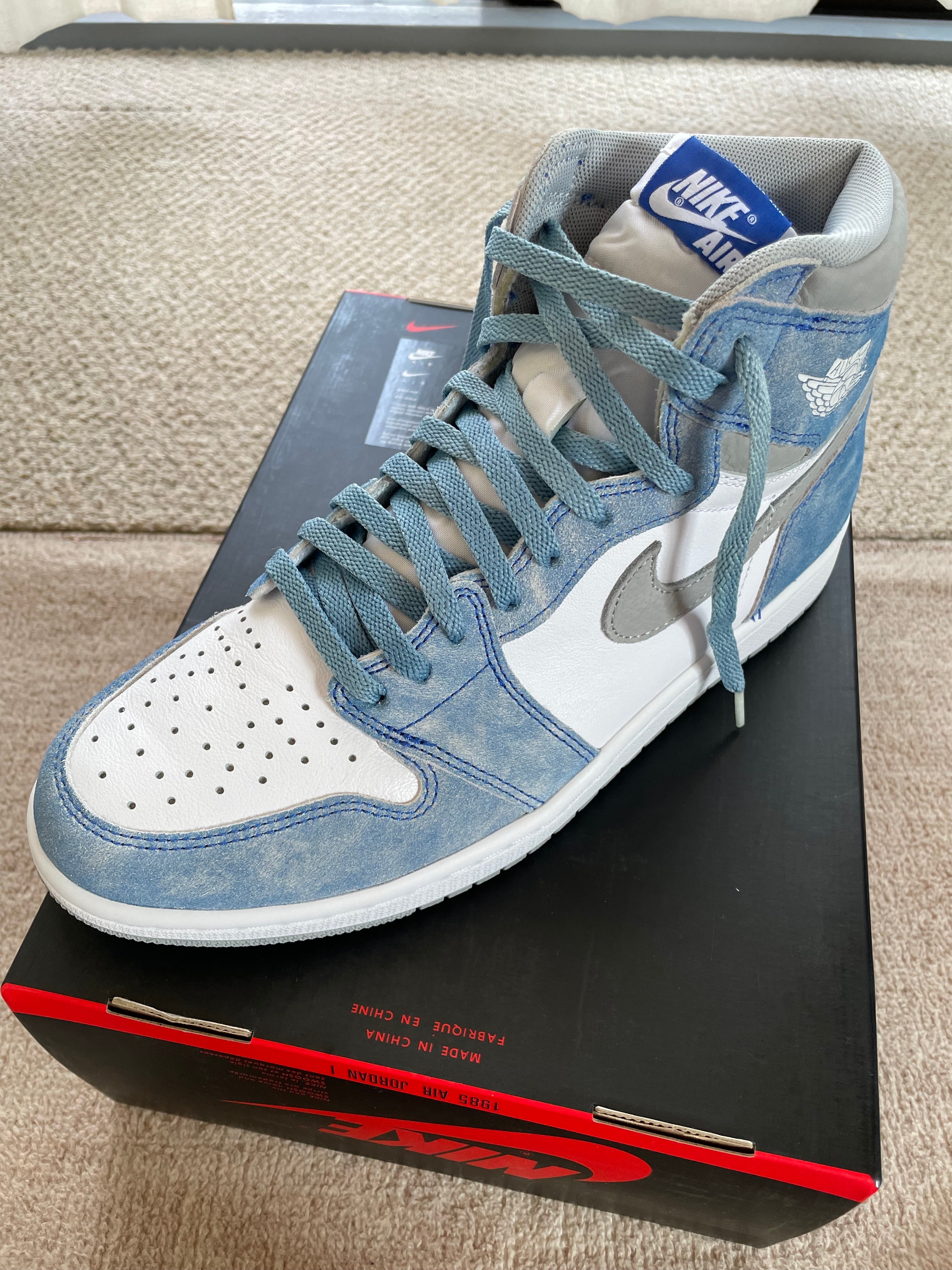 Nike Air Jordan 1 High OG "Hyper Royal"