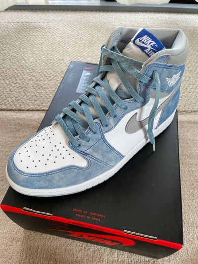 Nike Air Jordan 1 High OG "Hyper Royal"