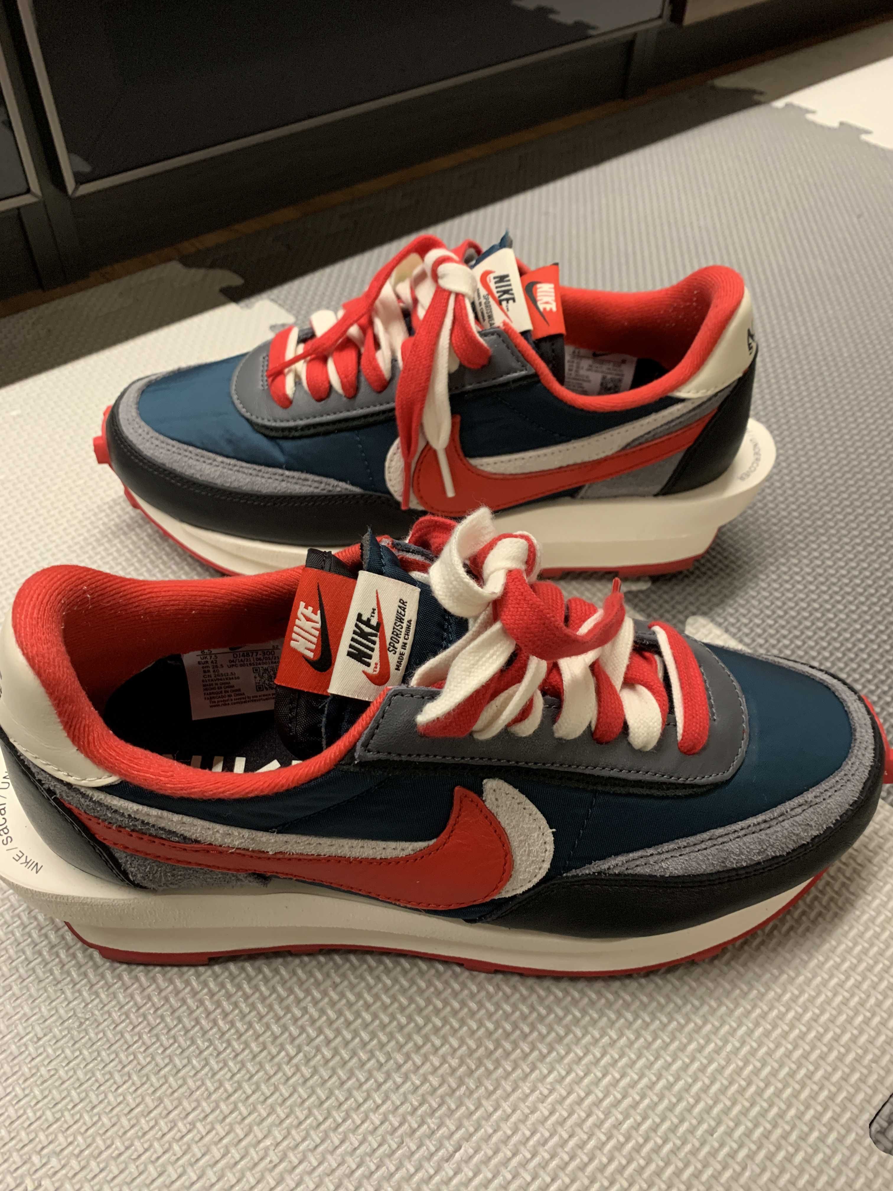 UNDERCOVER × sacai × Nike LD Waffle "Midnight Spruce/Pale Ivory-Dark Grey-University Red"