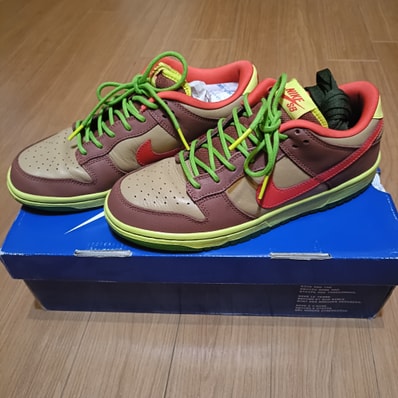 Nike SB Dunk Low "Toxic Sea Robbin"