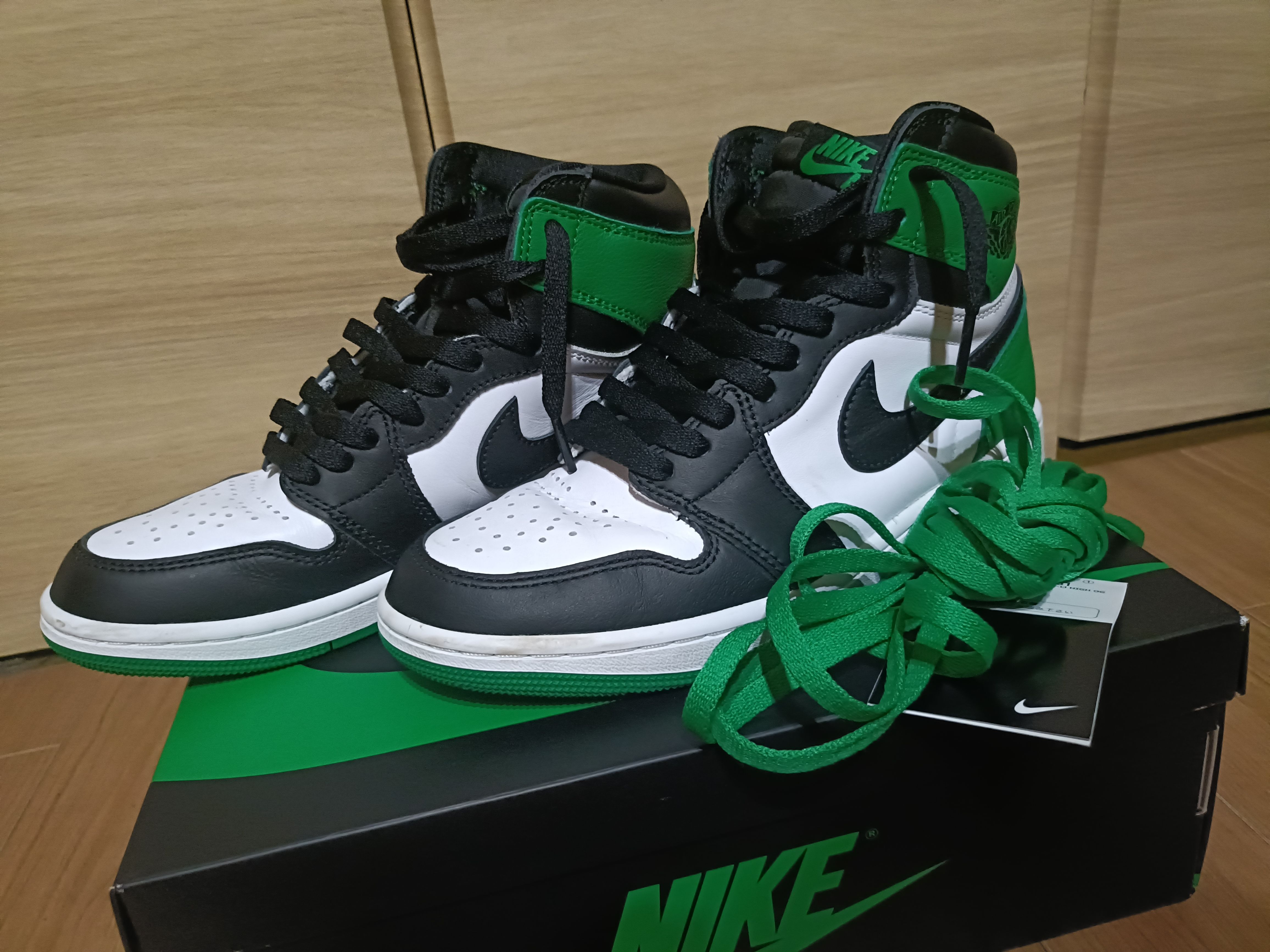 Nike Air Jordan 1 Retro High OG "Celtics/Black and Lucky Green" (2023)