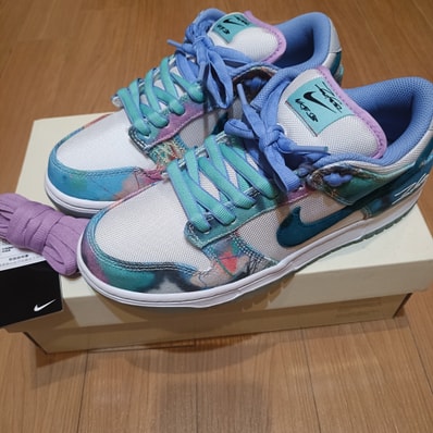 Futura × Nike SB Dunk Low "White and Geode Teal"