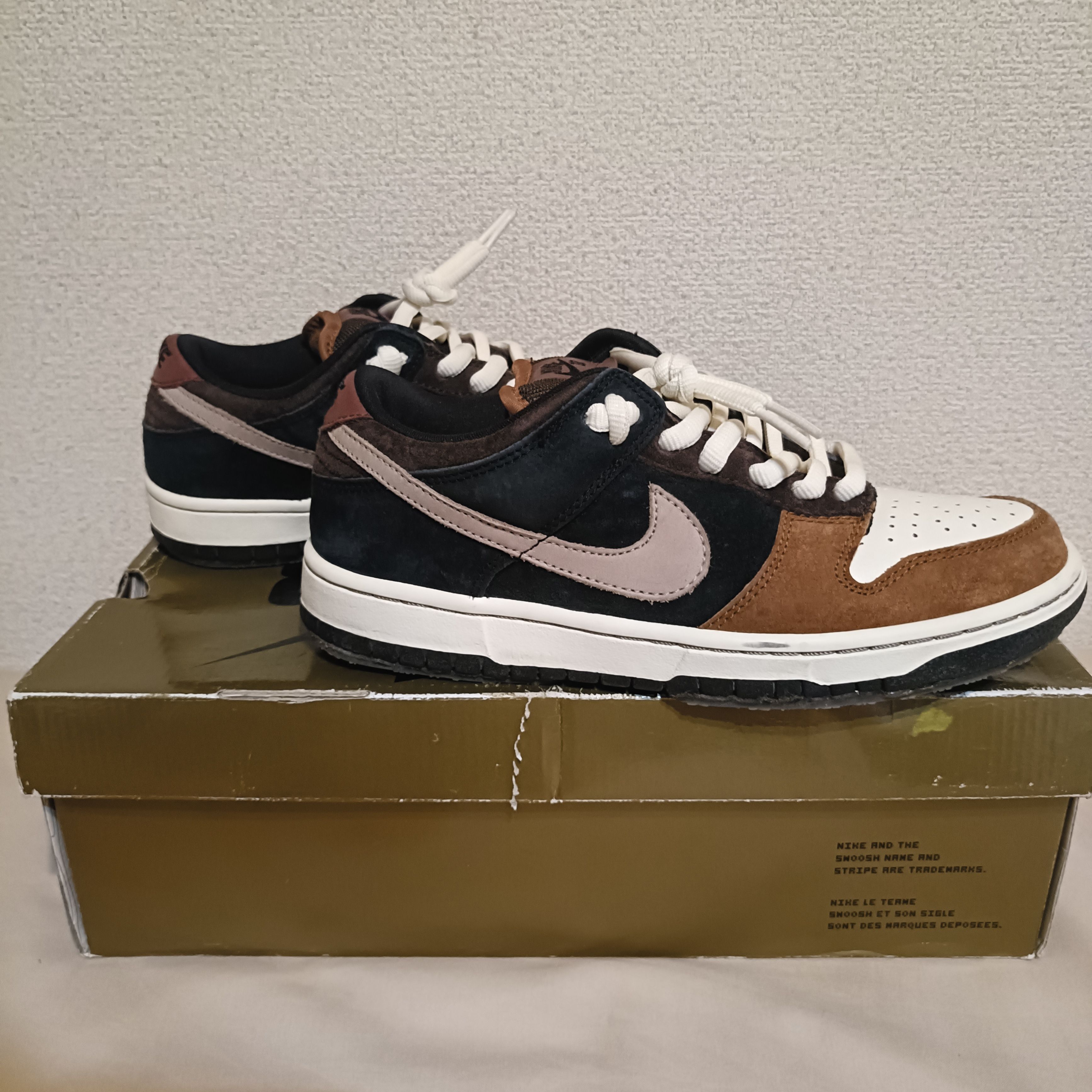 Nike SB Dunk Low "Strummer"