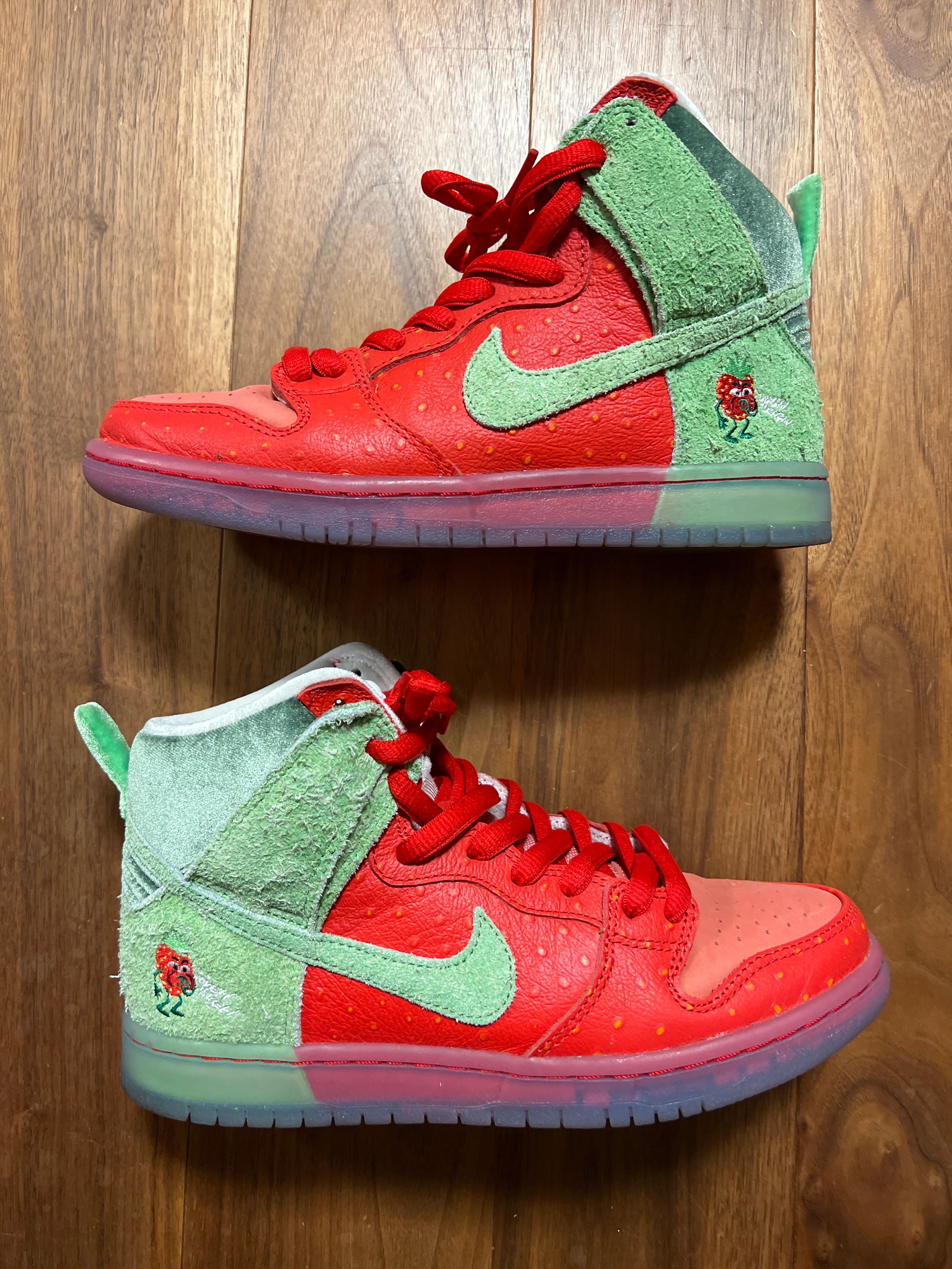 Nike SB Dunk High "Strawberry Cough"