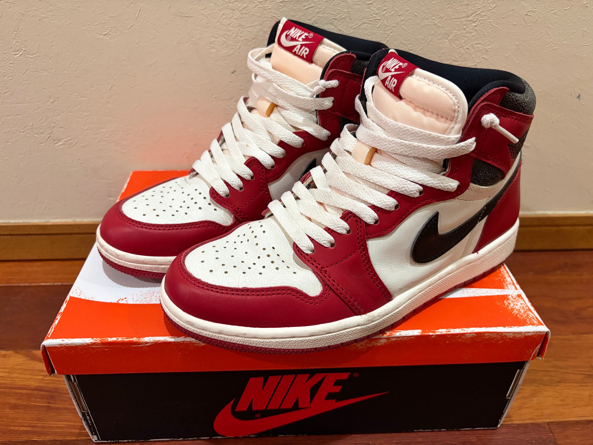 Nike Air Jordan 1 High OG "Lost & Found/Chicago"