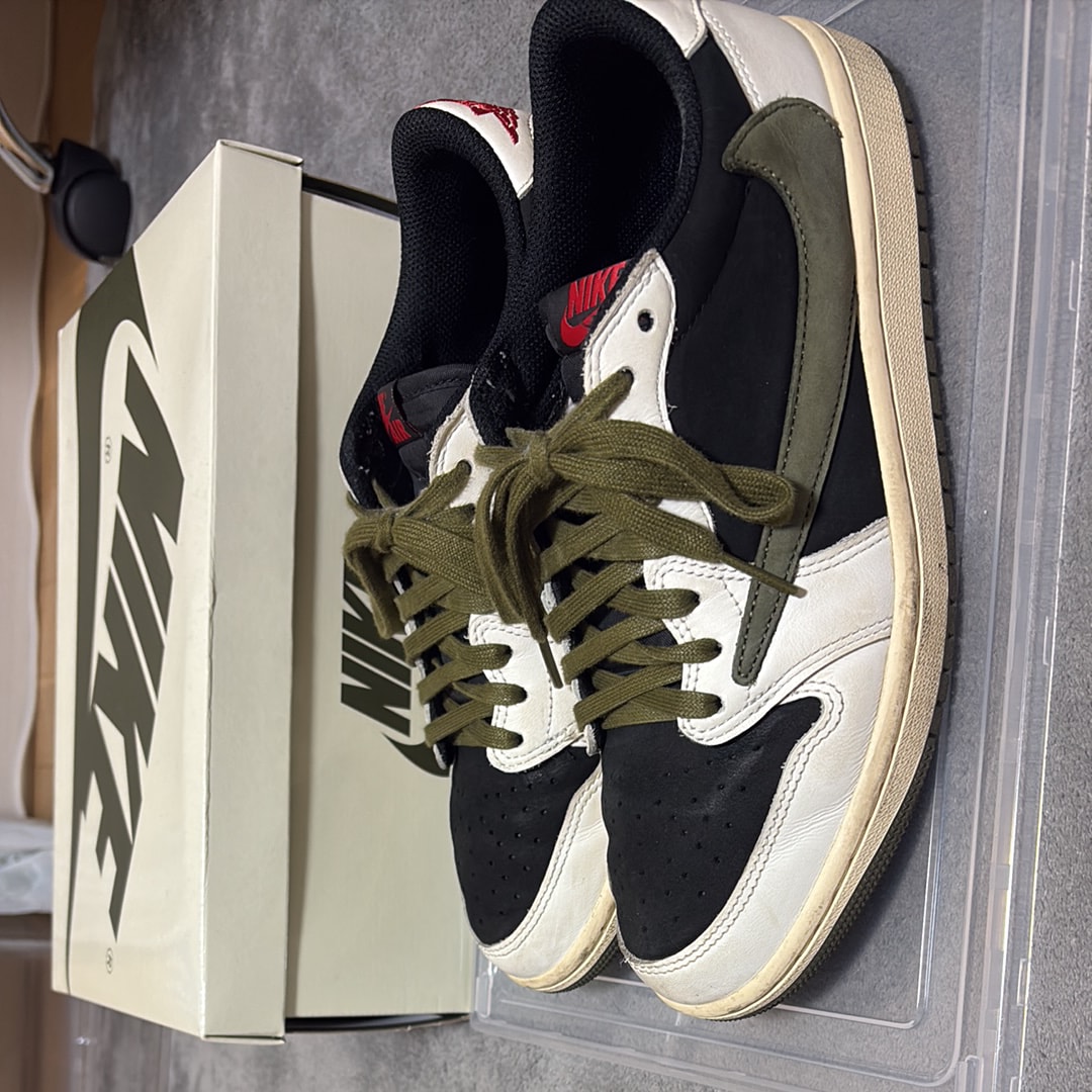 トラヴィススコット × ナイキ ウィメンズ エアジョーダン1 ロー OG "ミディアム オリーブ"