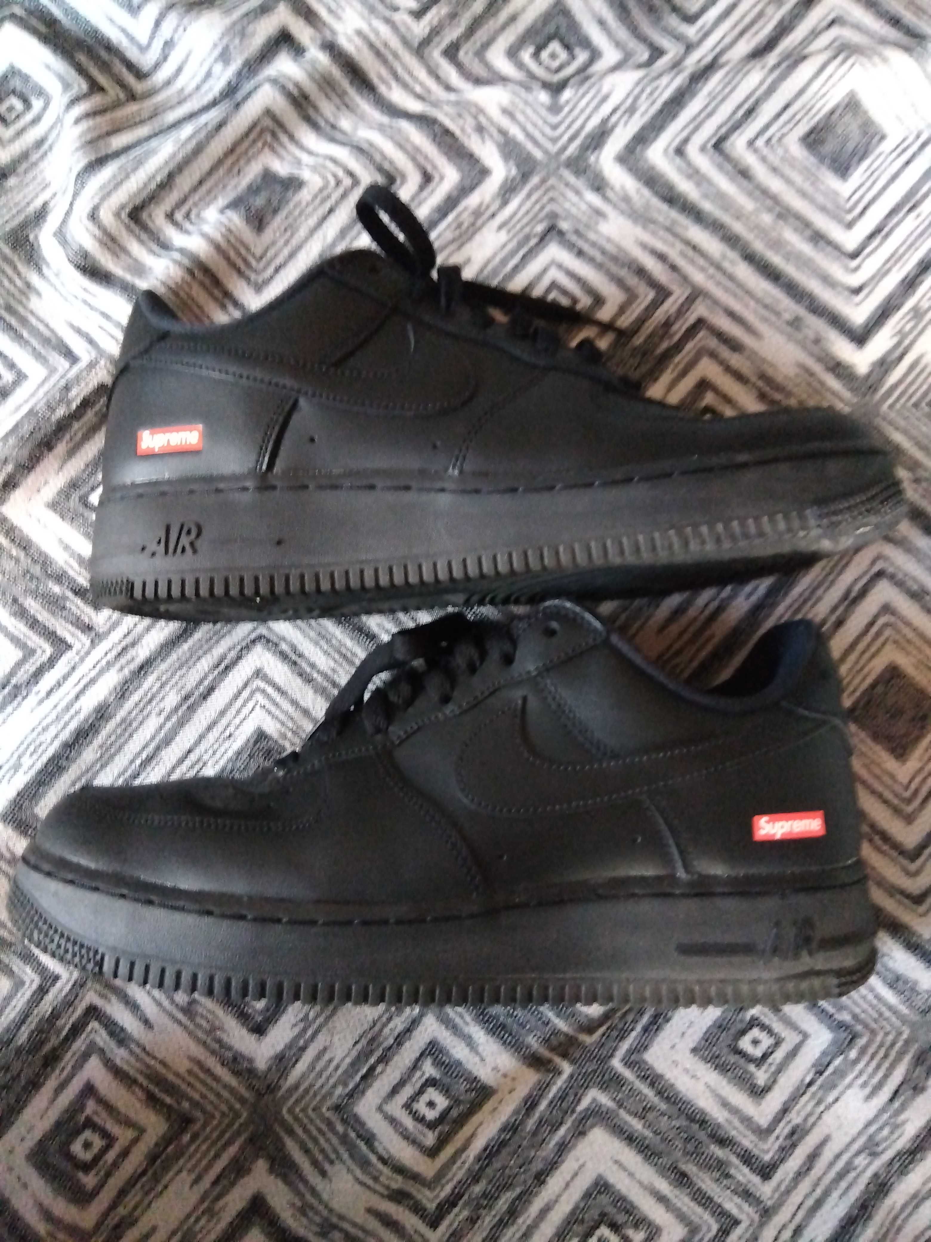 Supreme × Nike Air Force 1 Low "Black"