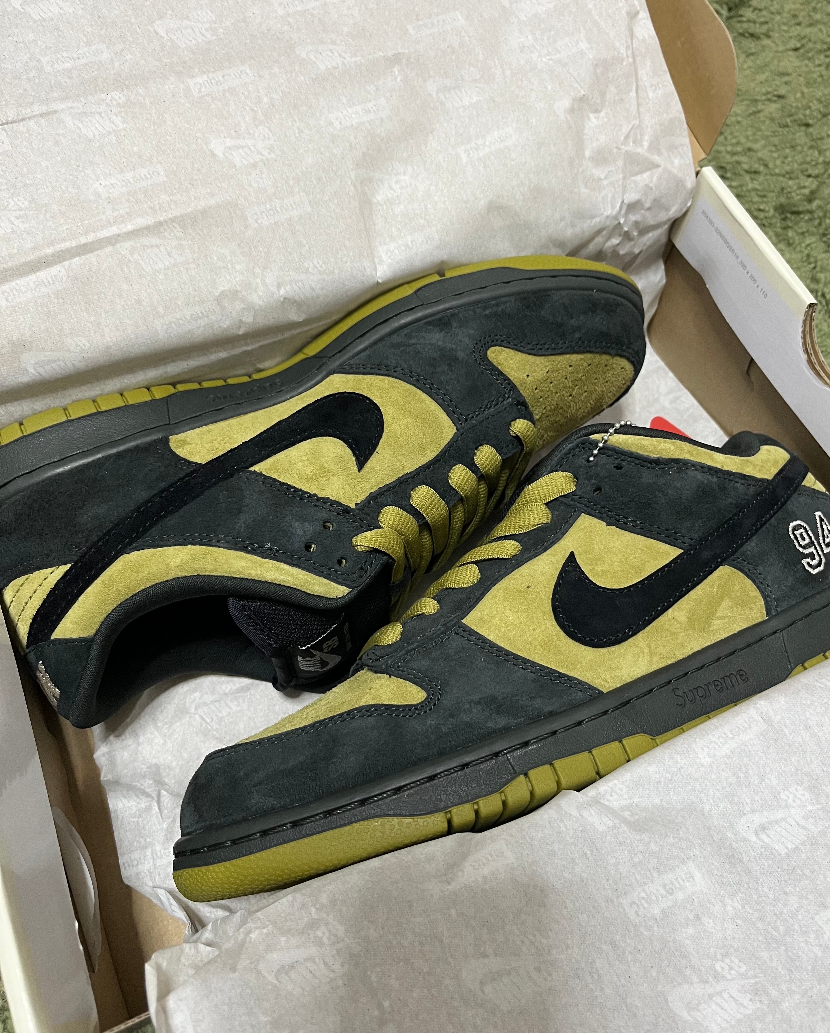 Supreme × Nike SB Dunk Low "Camper Green" (Asia Exclusive) (25FW Week2)