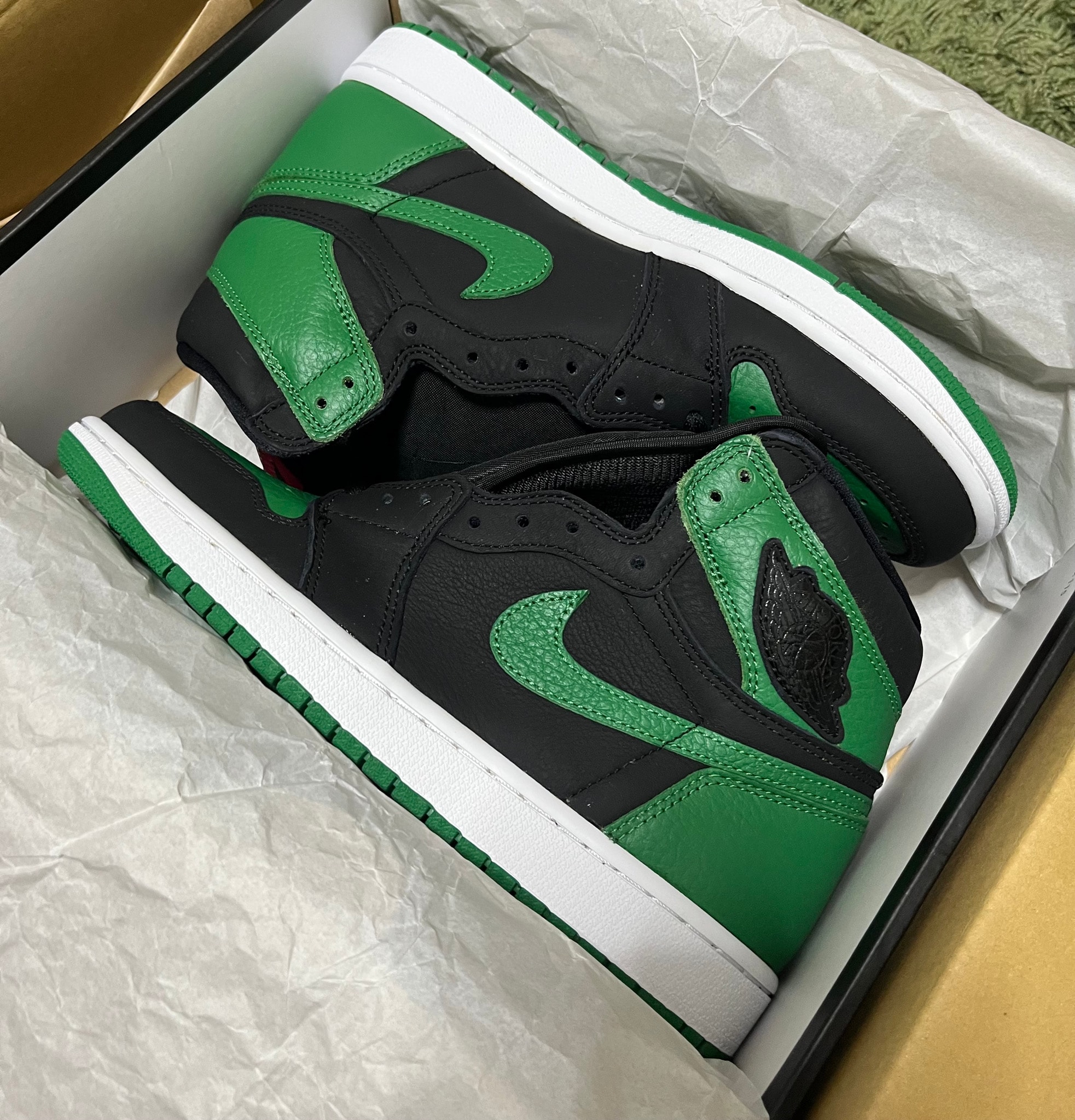 Nike Air Jordan 1 Retro High OG "Black/Pine Green" (2020)