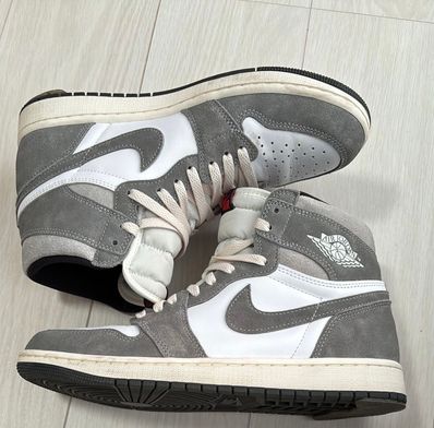 Nike Air Jordan 1 Retro High OG "Black and Smoke Grey"