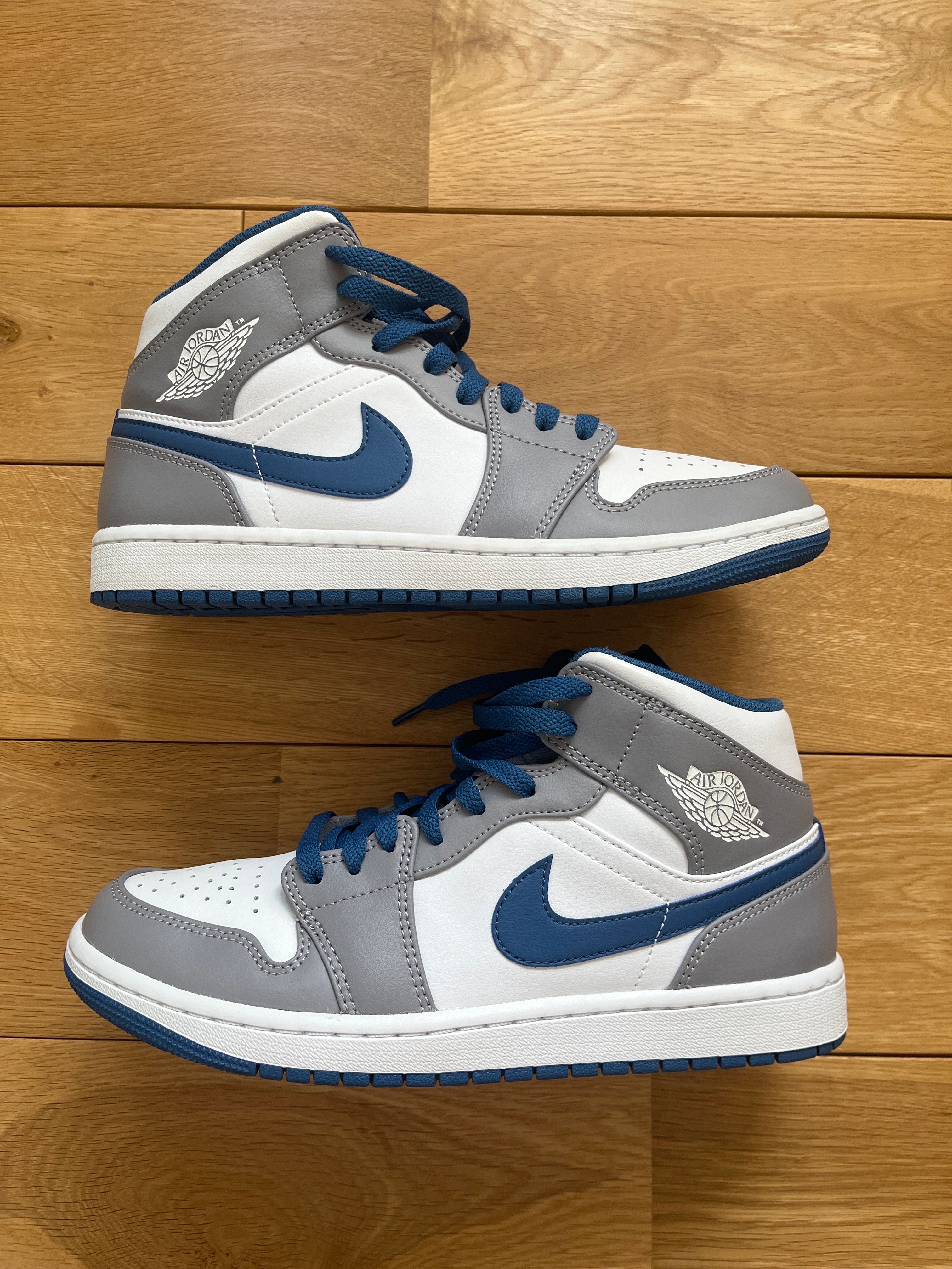 Nike Air Jordan 1 Mid "True Blue"
