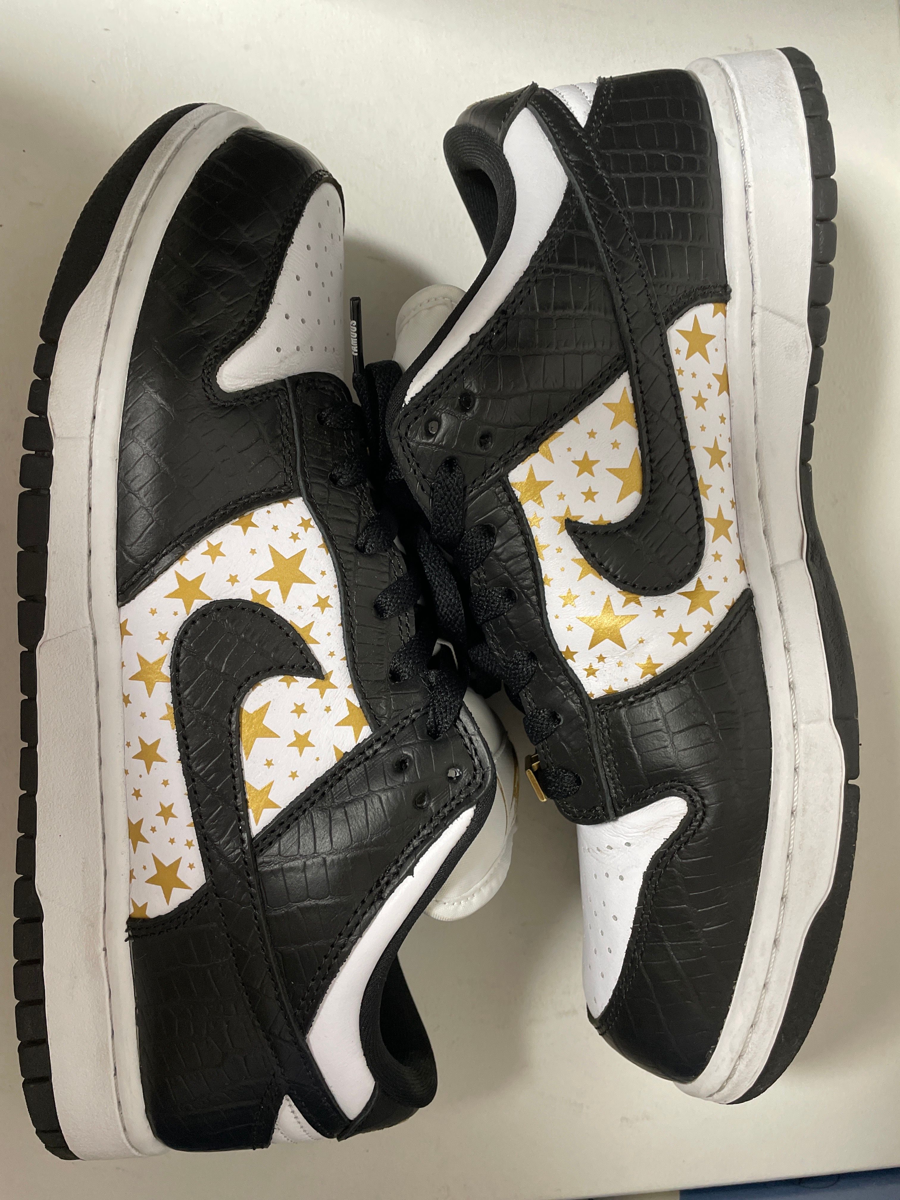 Supreme × Nike SB Dunk Low OG QS Gold Stars "White/Black"