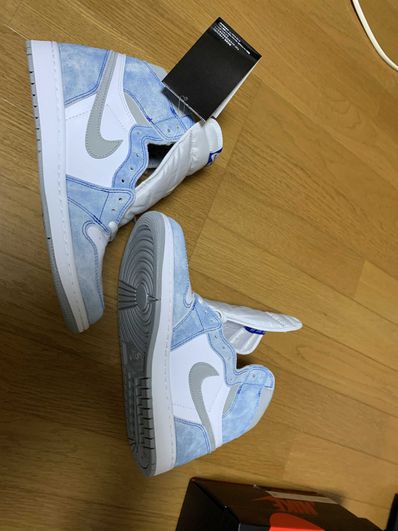 Nike Air Jordan 1 High OG "Hyper Royal"
