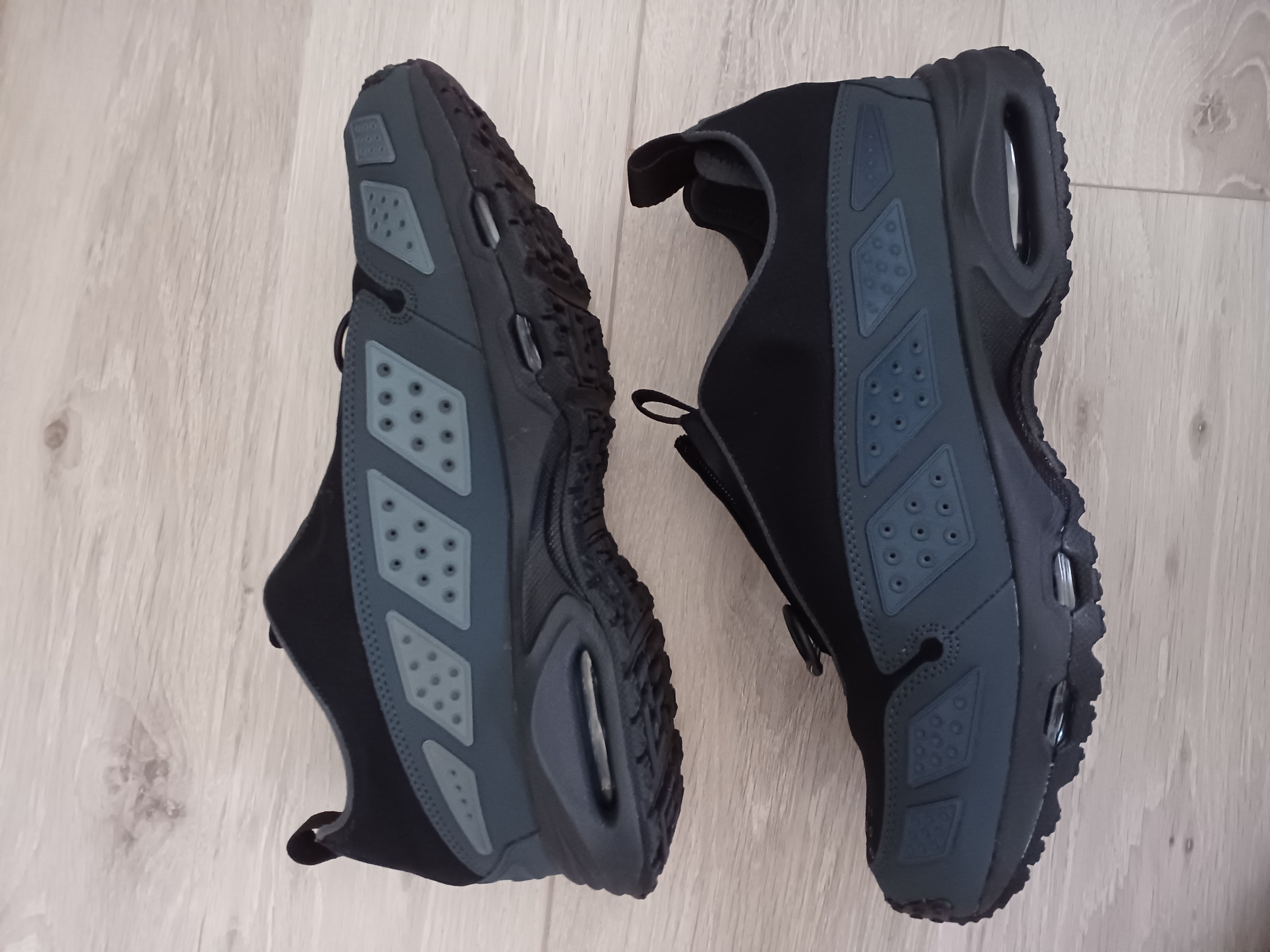 Nike Women's Air Max SNDR GORE-TEX "Black and Dark Smoke Grey"