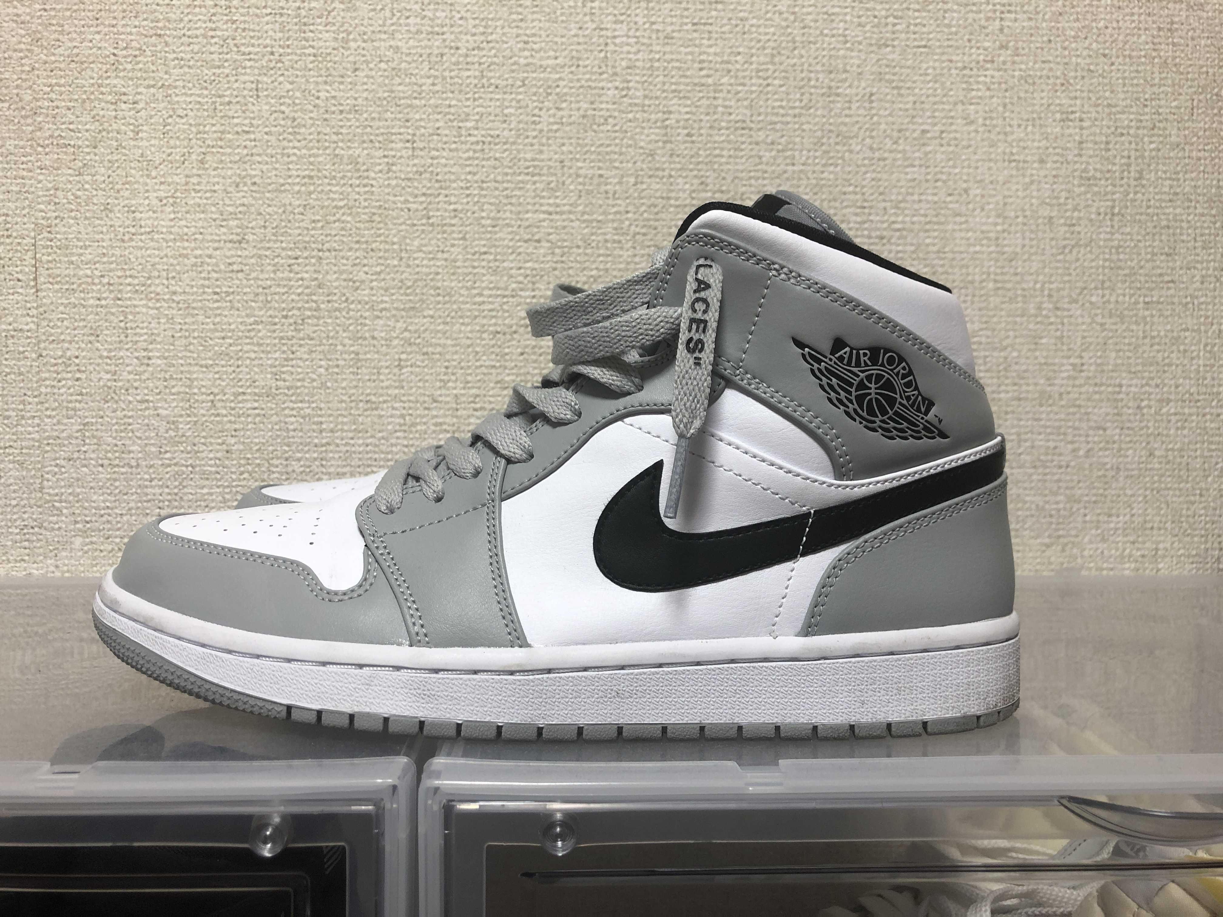 Nike Air Jordan 1 Mid "Light Smoke Grey/White/Black"