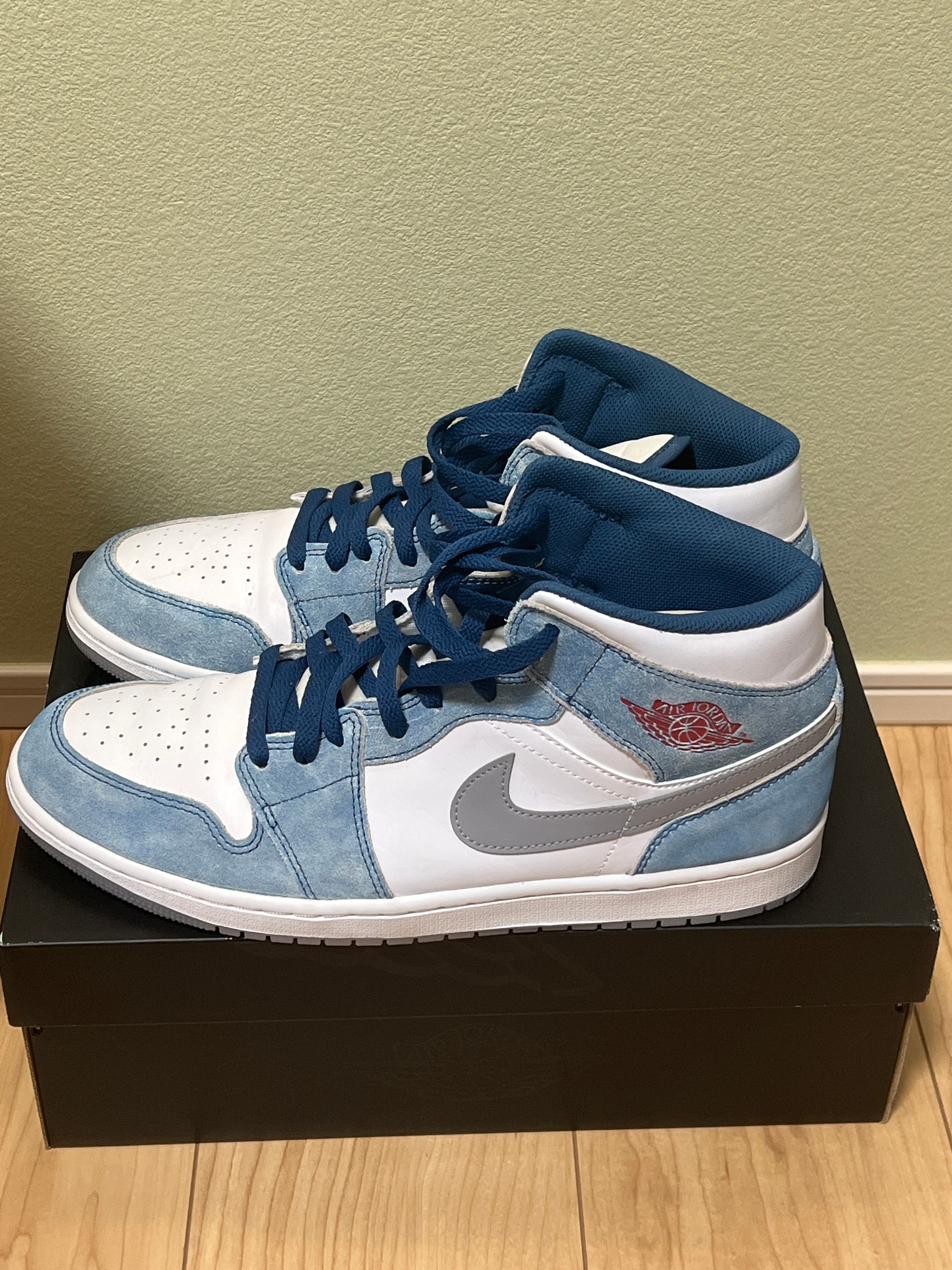 Nike Air Jordan 1 Mid SE "White/Hyper Royal/Red"