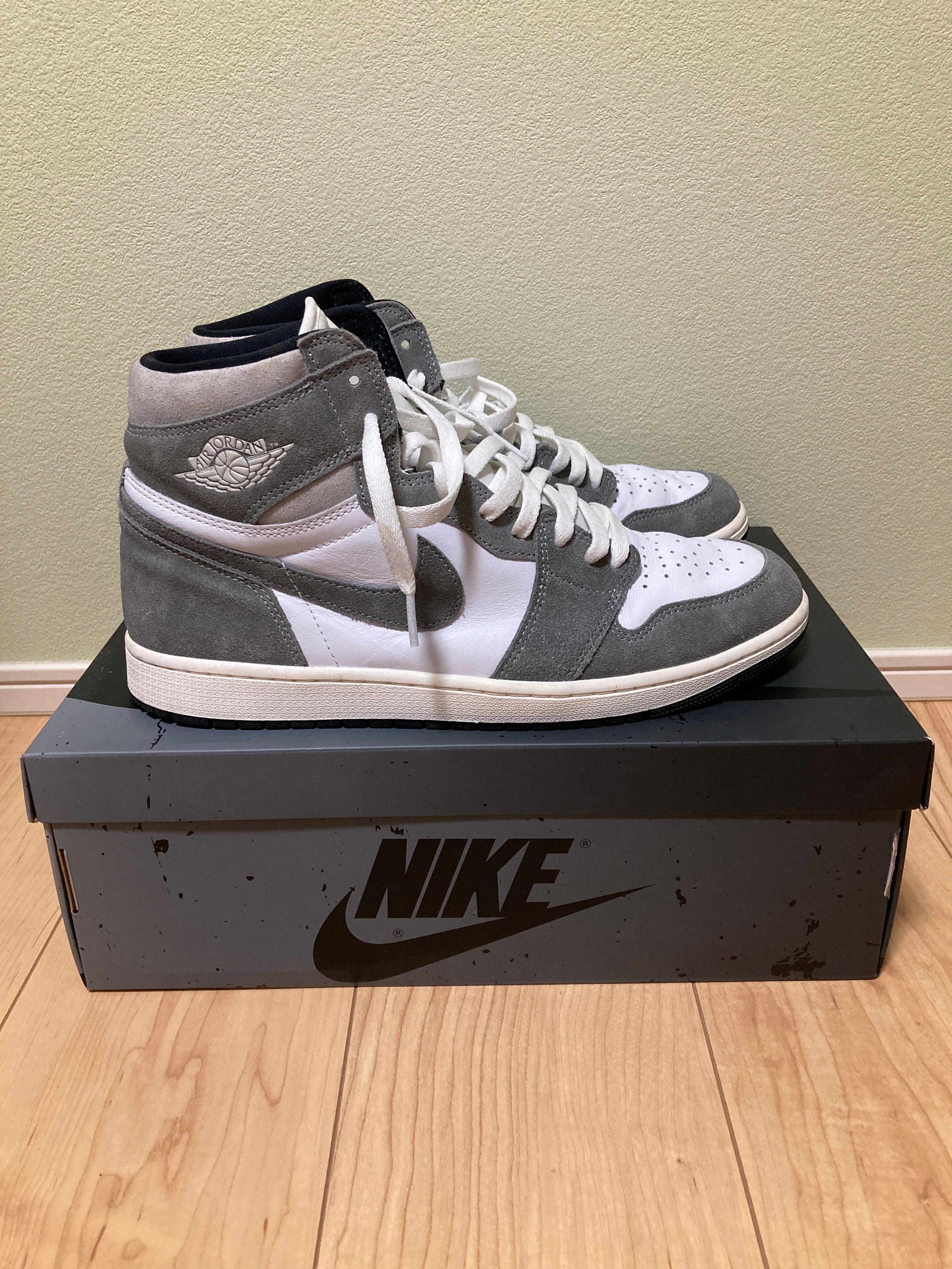 Nike Air Jordan 1 Retro High OG "Black and Smoke Grey"