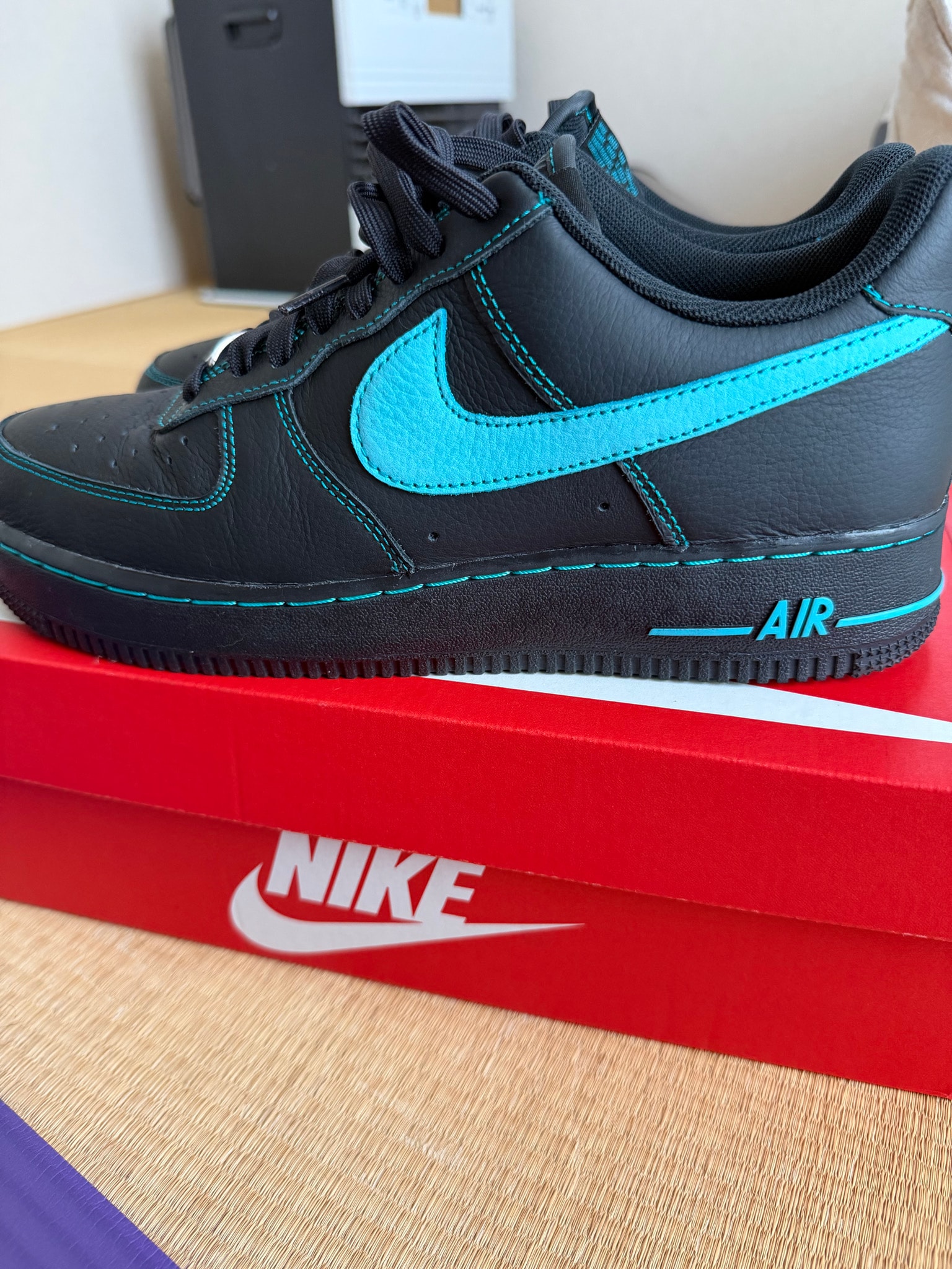 Nike Air Force 1 Low "Black Tiffany"