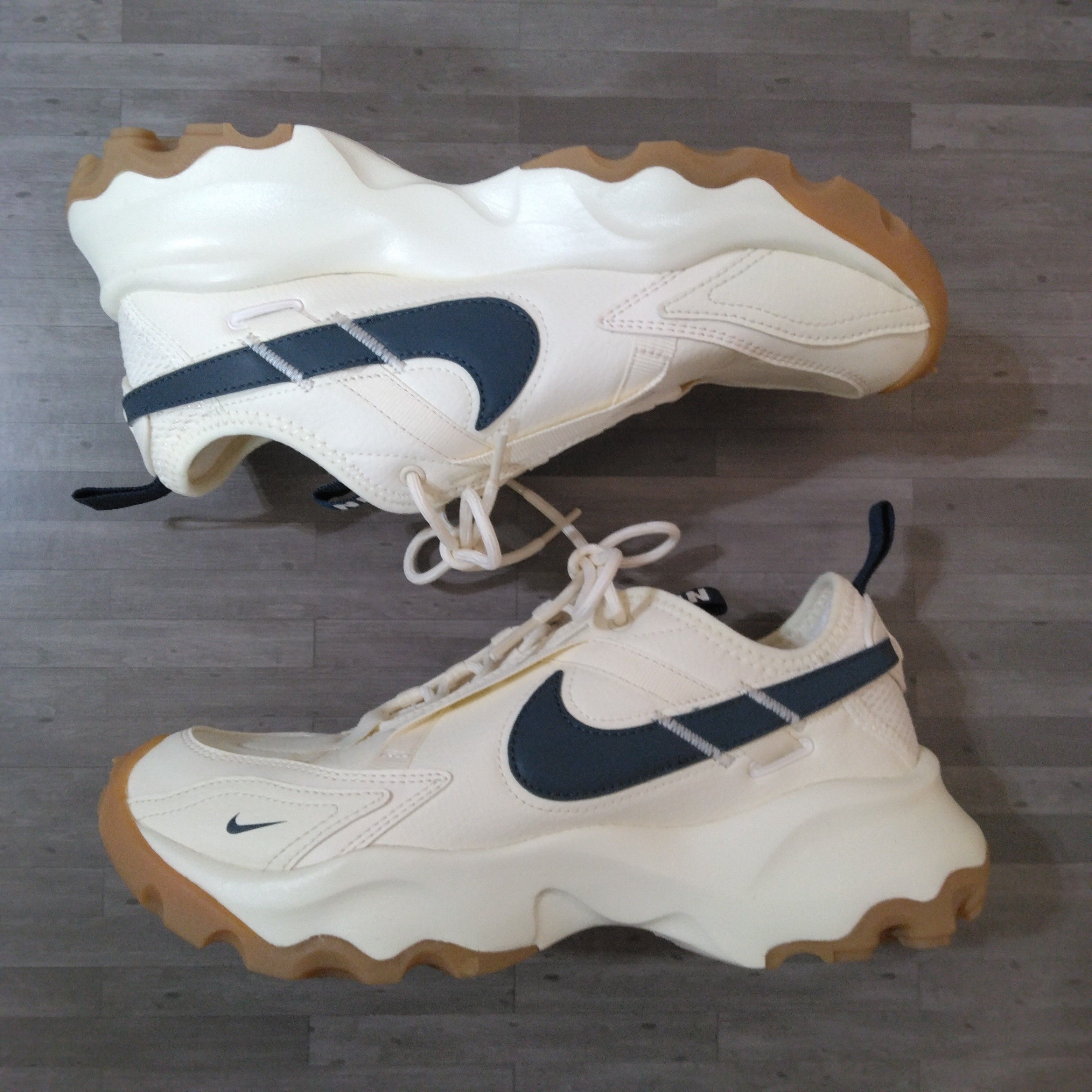 Pale ファッション [ナイキ] TC7900 W TC7900 ペールアイボリー/ガム