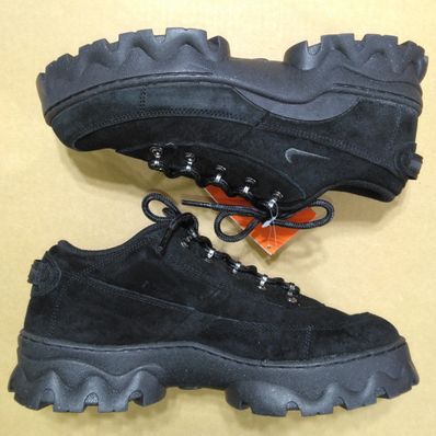 Nike Women's Lahar Low "Black"