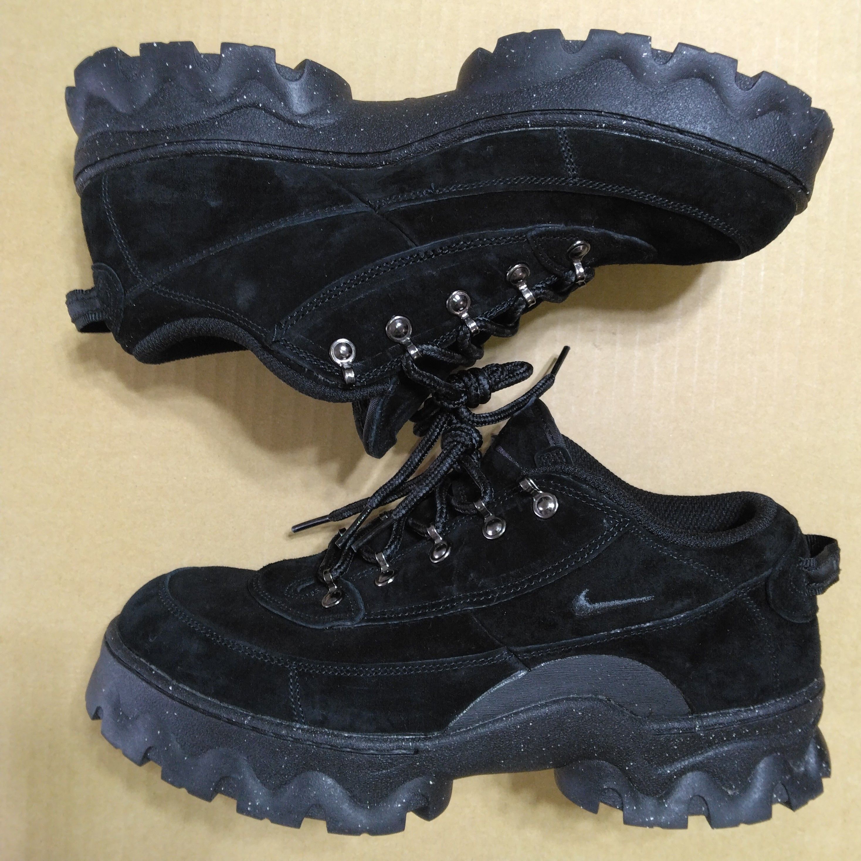 ナイキ ウィメンズ ラハール ロー "ブラック"