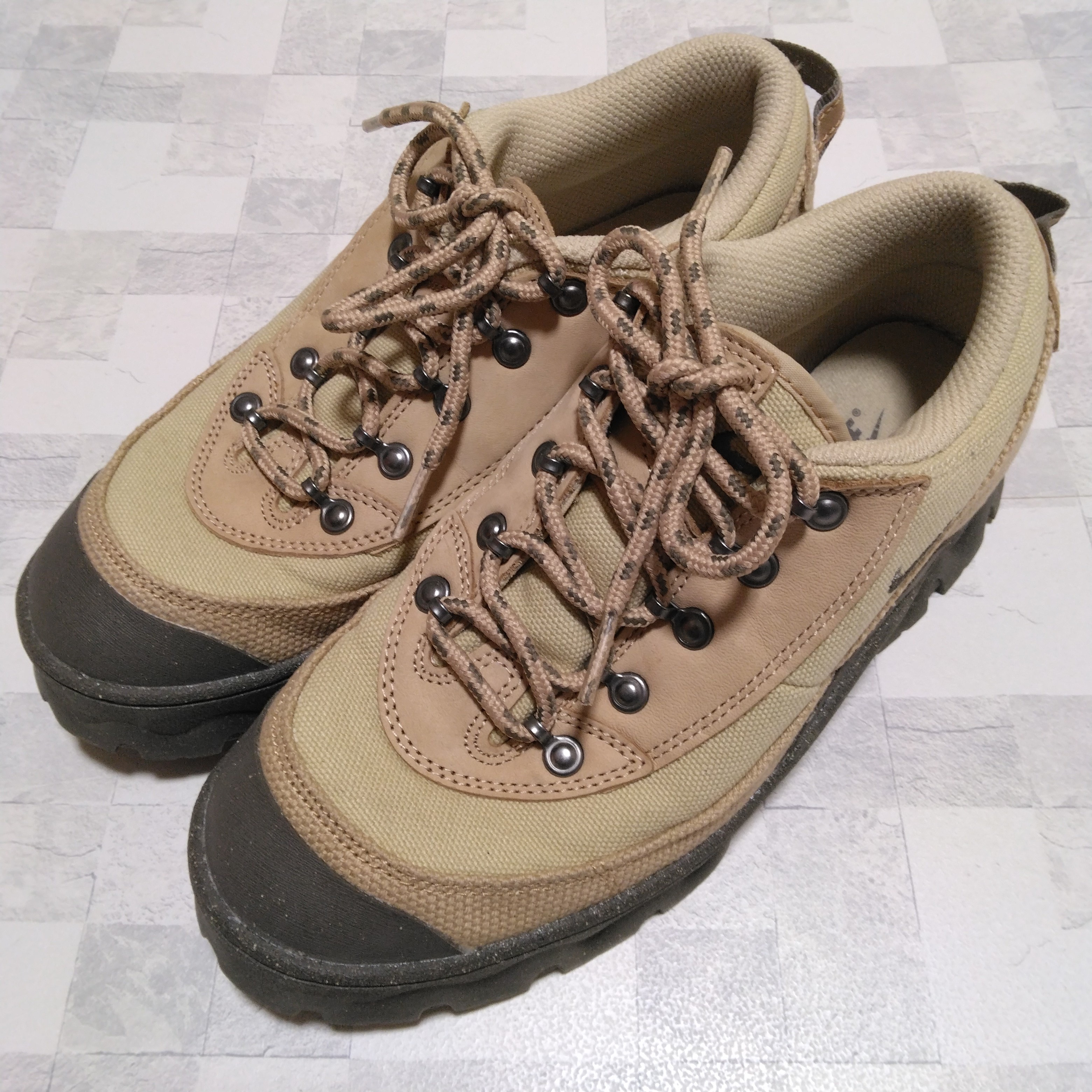 Nike Women's Lahar Low "Hemp"