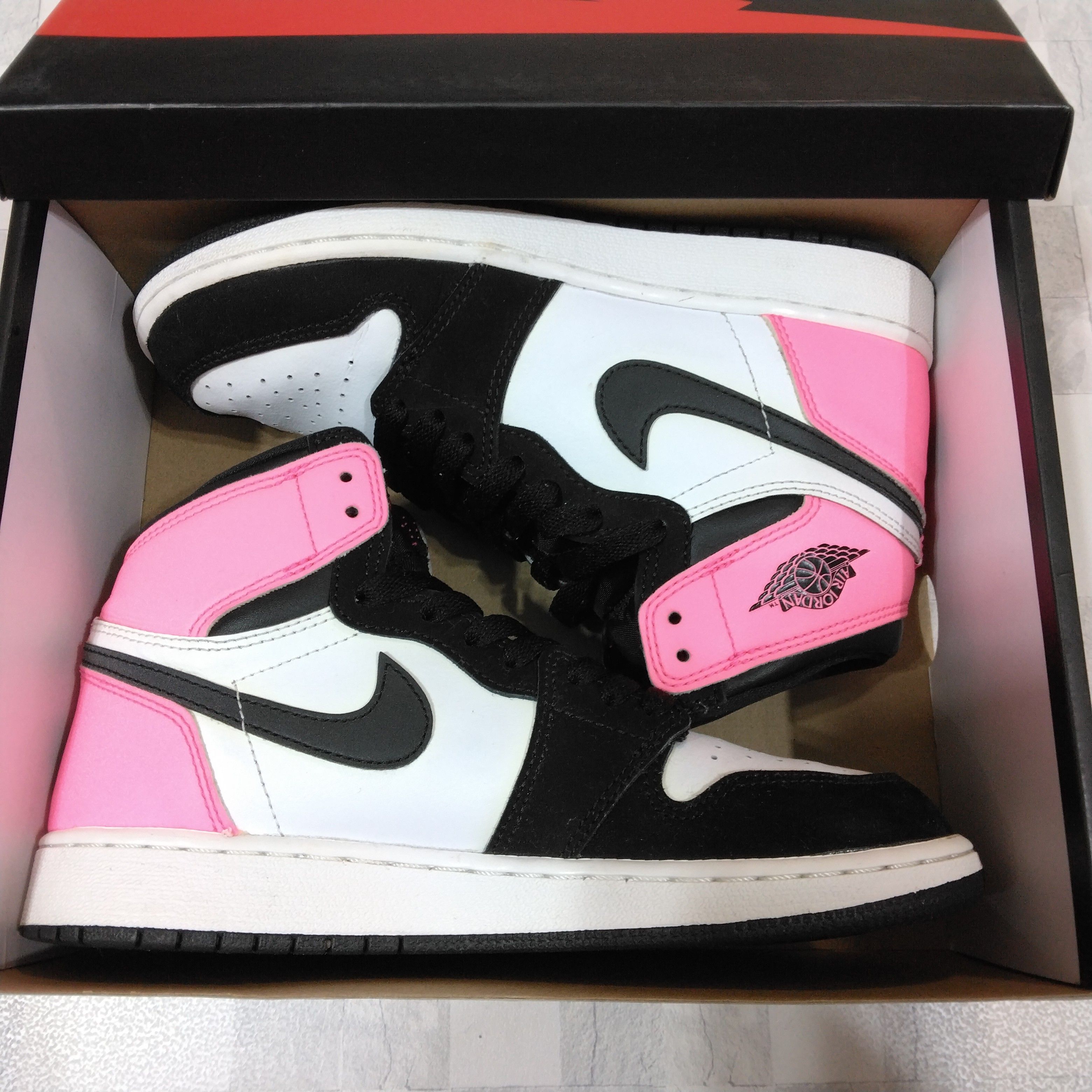 Nike Air Jordan 1 Retro High "Valentine's Day" (2017)