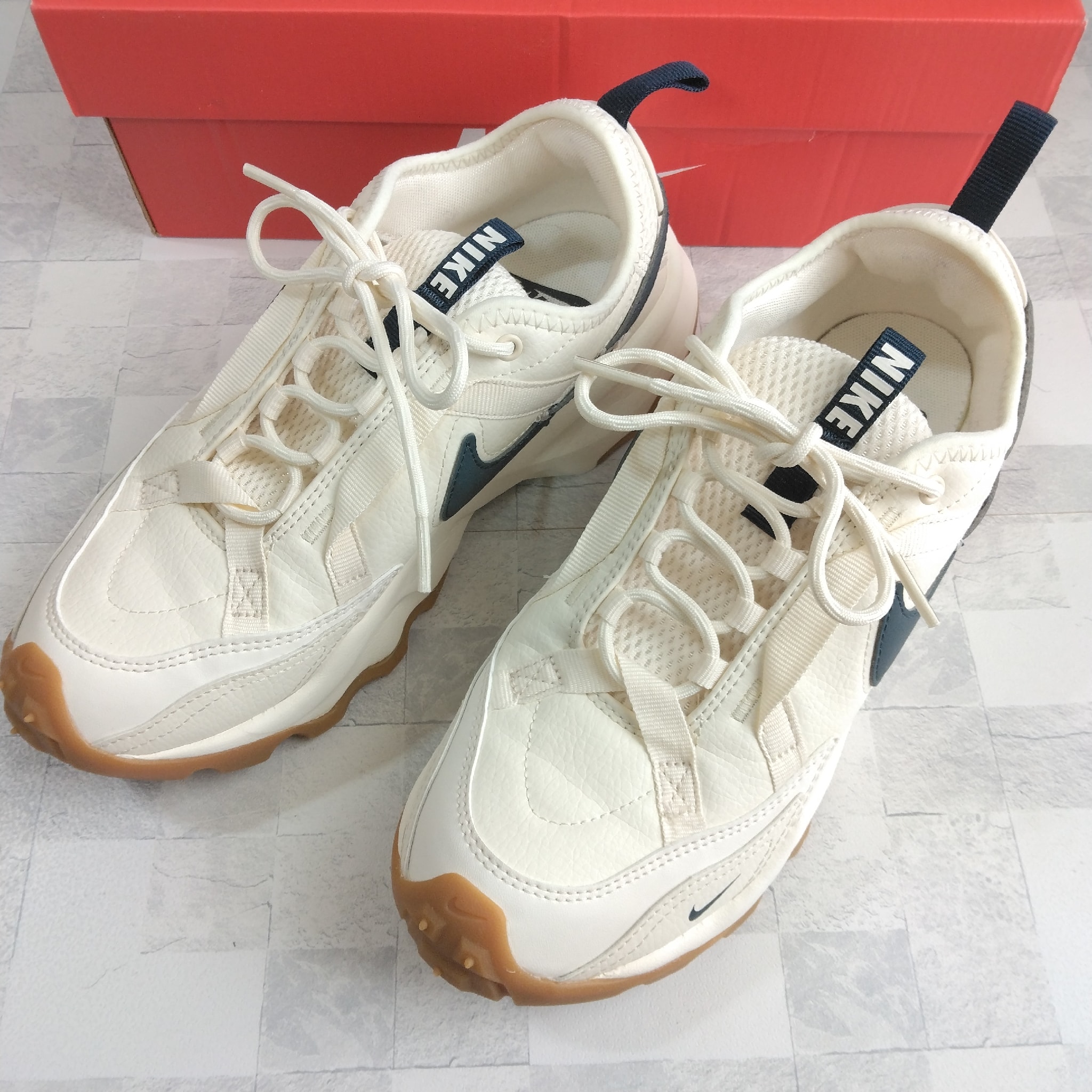 Nike Women's TC 7900 "Pale Ivory/Gum Light Brown/Armory Navy"