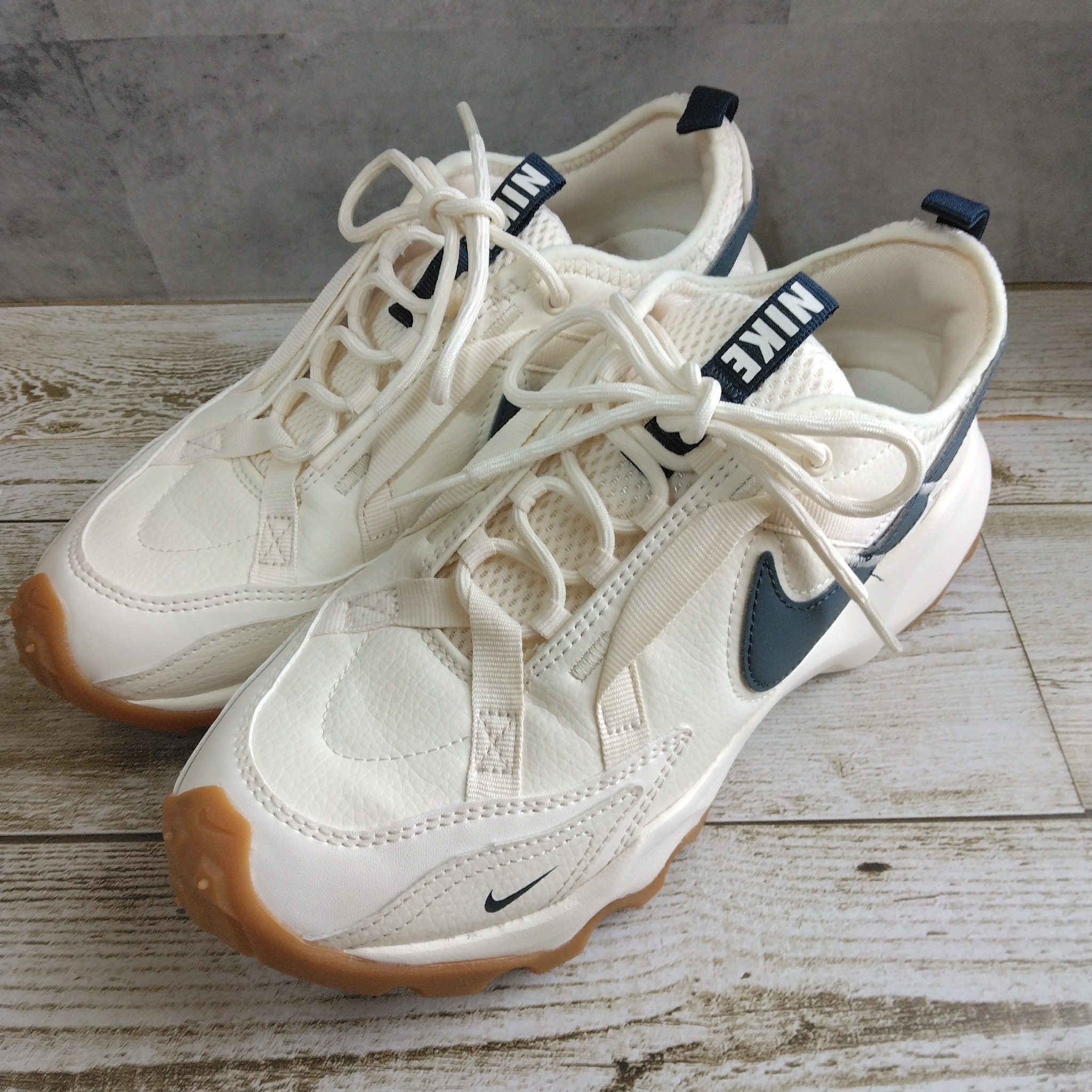Nike Women's TC 7900 "Pale Ivory/Gum Light Brown/Armory Navy"