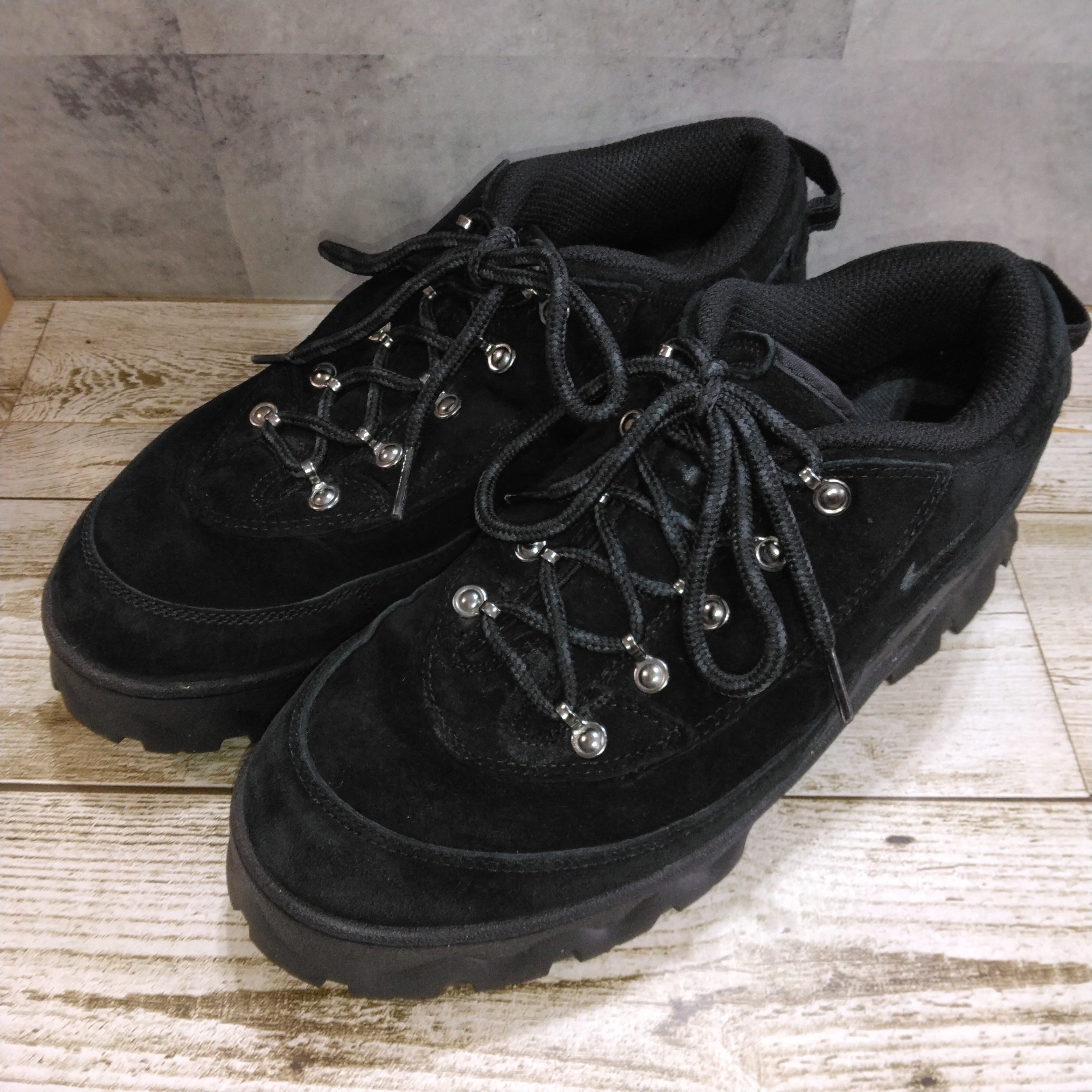 Nike Women's Lahar Low "Black"