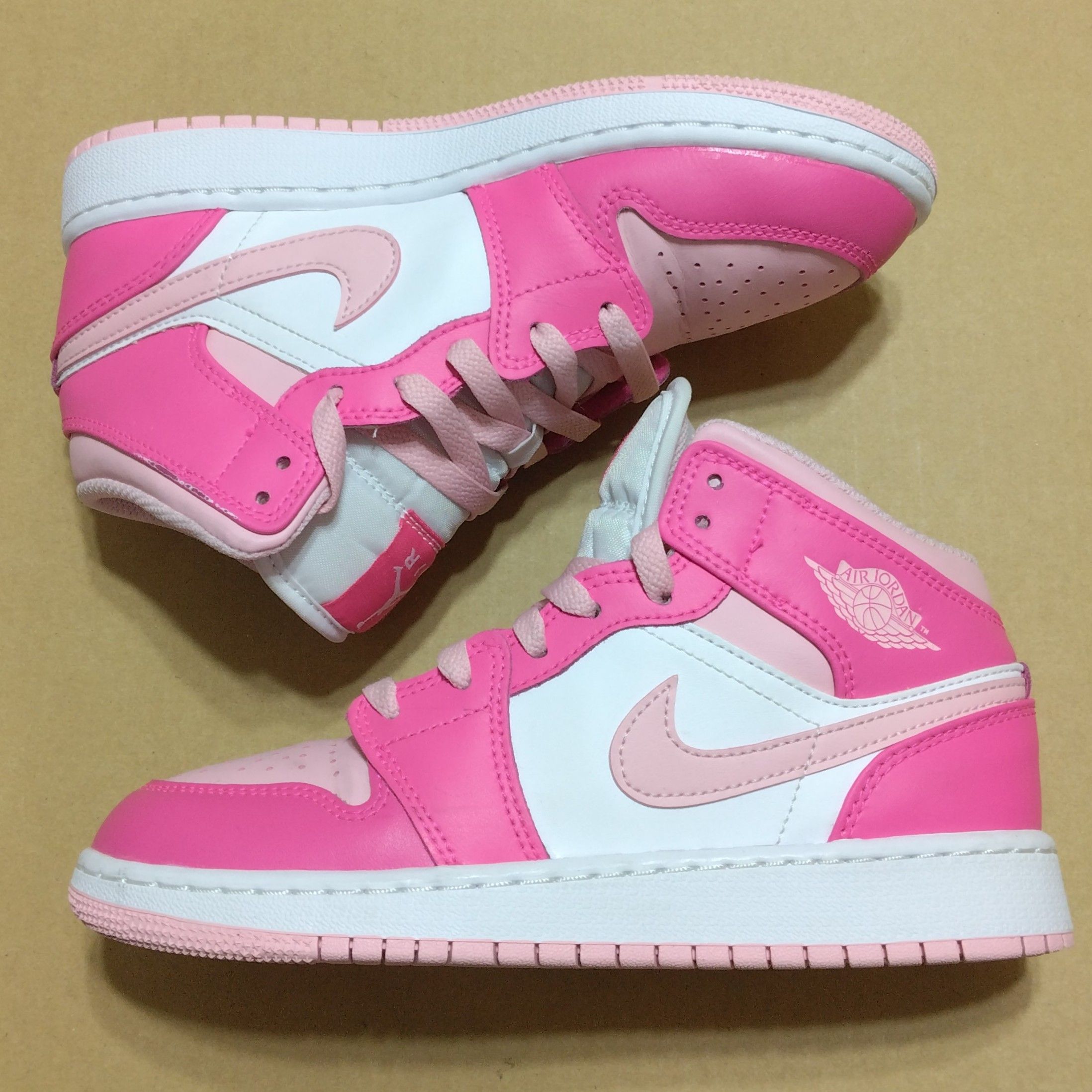 Nike GS Air Jordan 1 Mid "Medium Soft Pink"