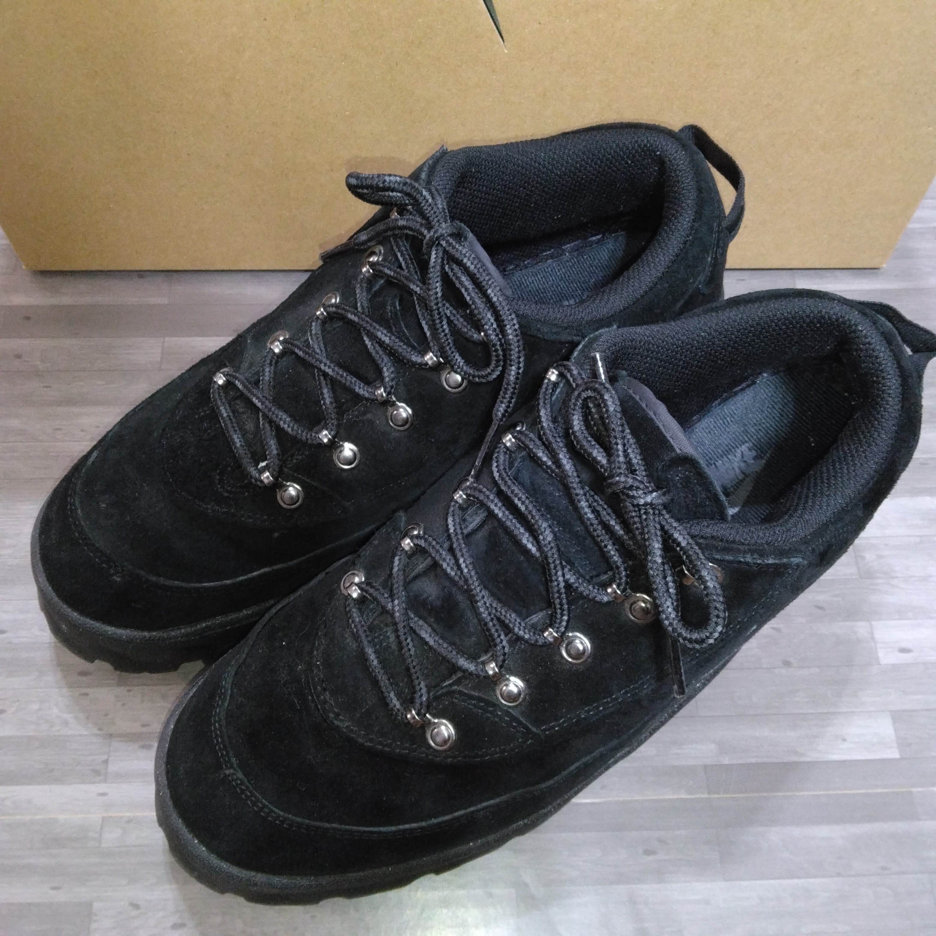 Nike Women's Lahar Low "Black"